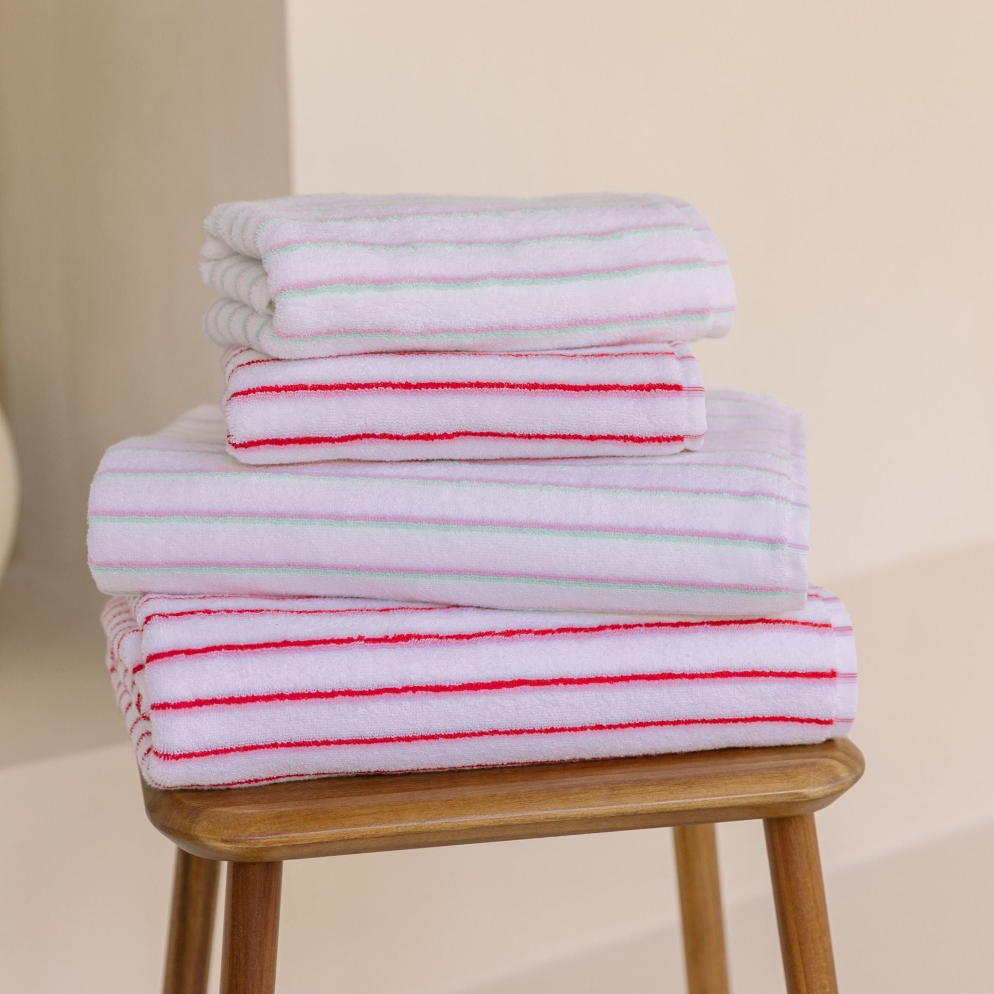 torres-novas-bath-lima-vertical-stripes-bath-towel-pink-red-lifestyle-6.jpg