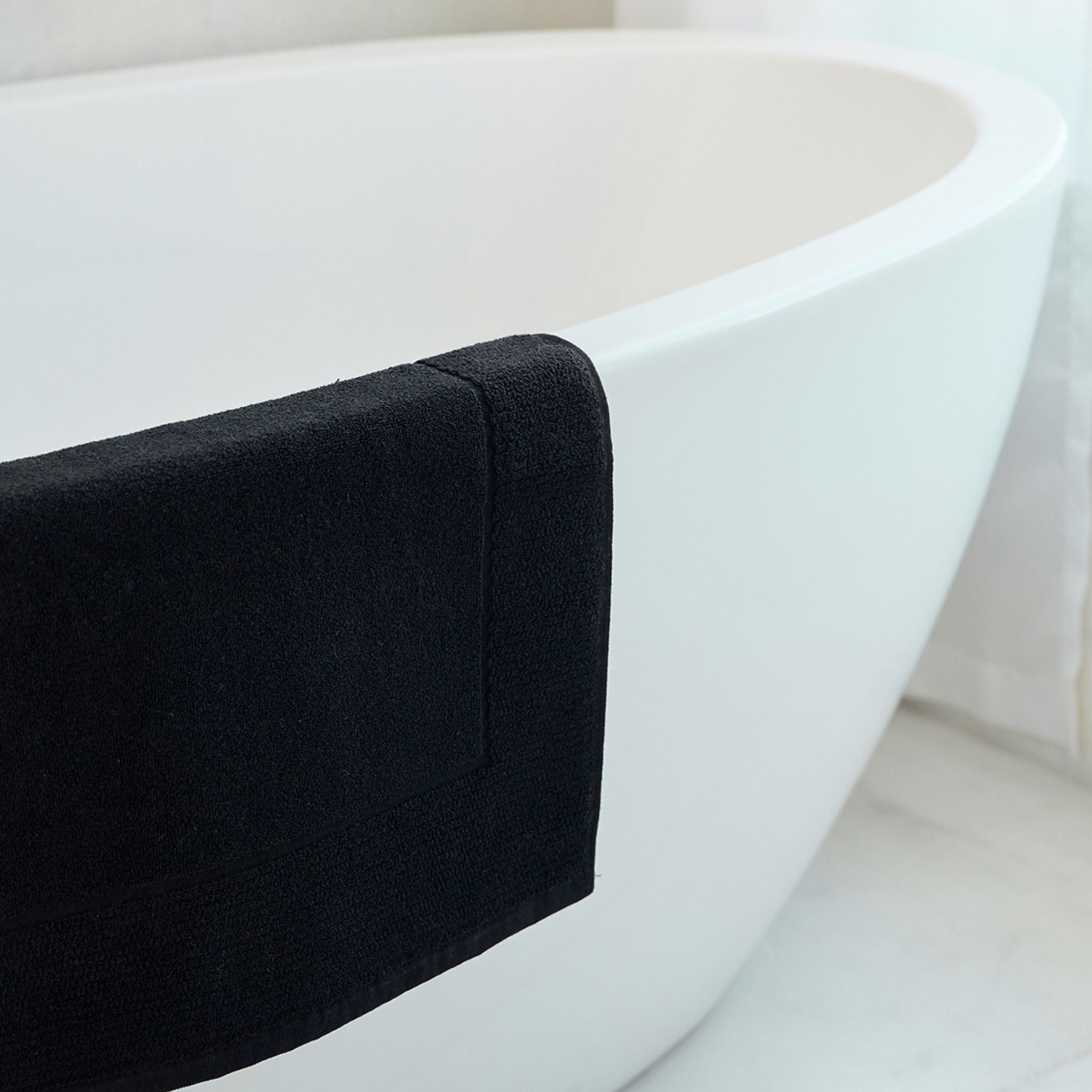 Caviar black bath mat - Torres Novas