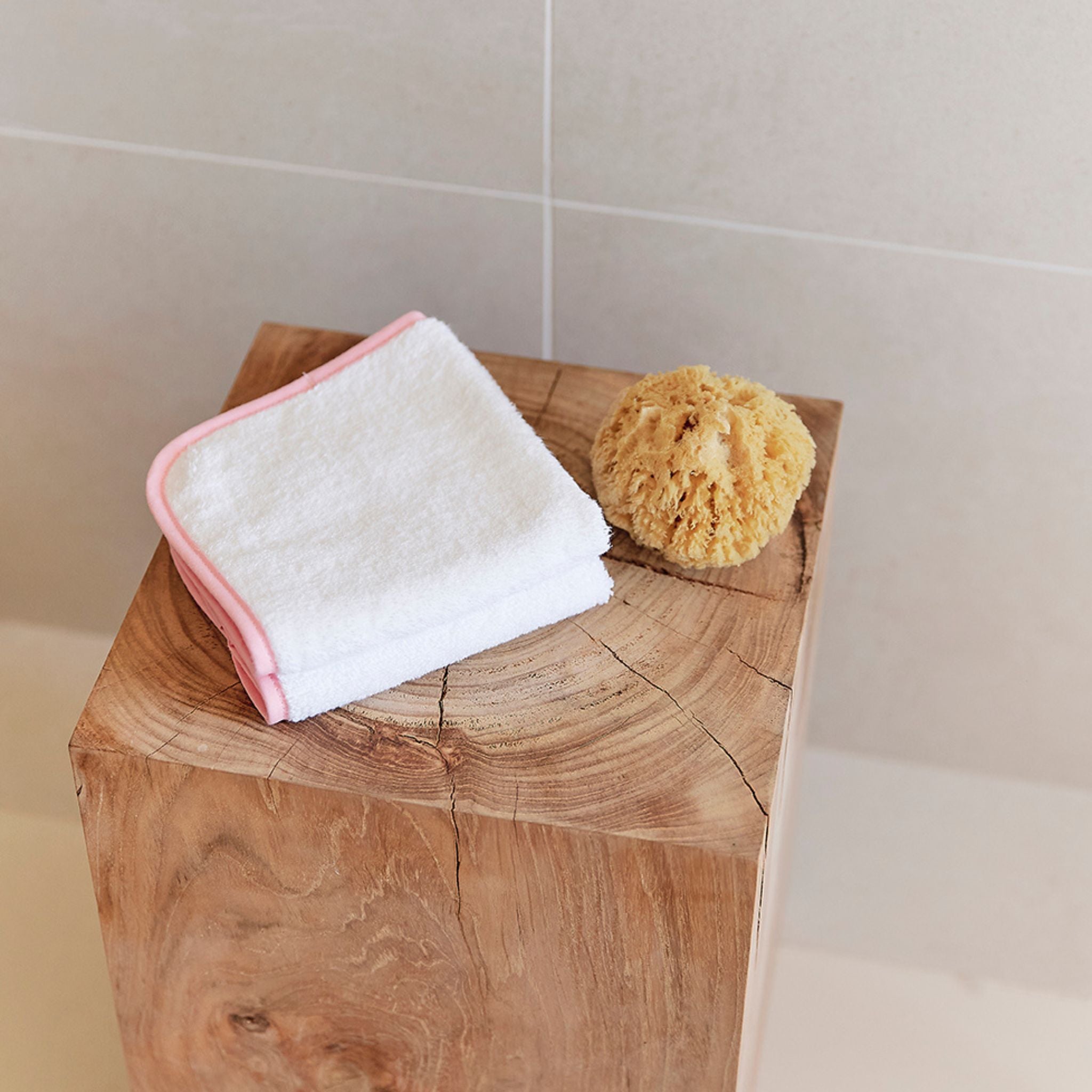 Baby pink Mira face towel - Torres Novas