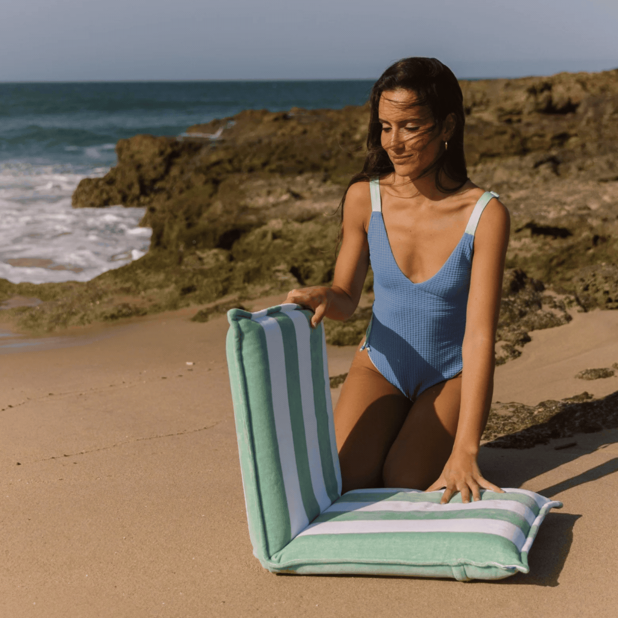 torres-novas-beach-gibalta-vertical-stripes-beach-chair-gif-lifestyle-1.gif