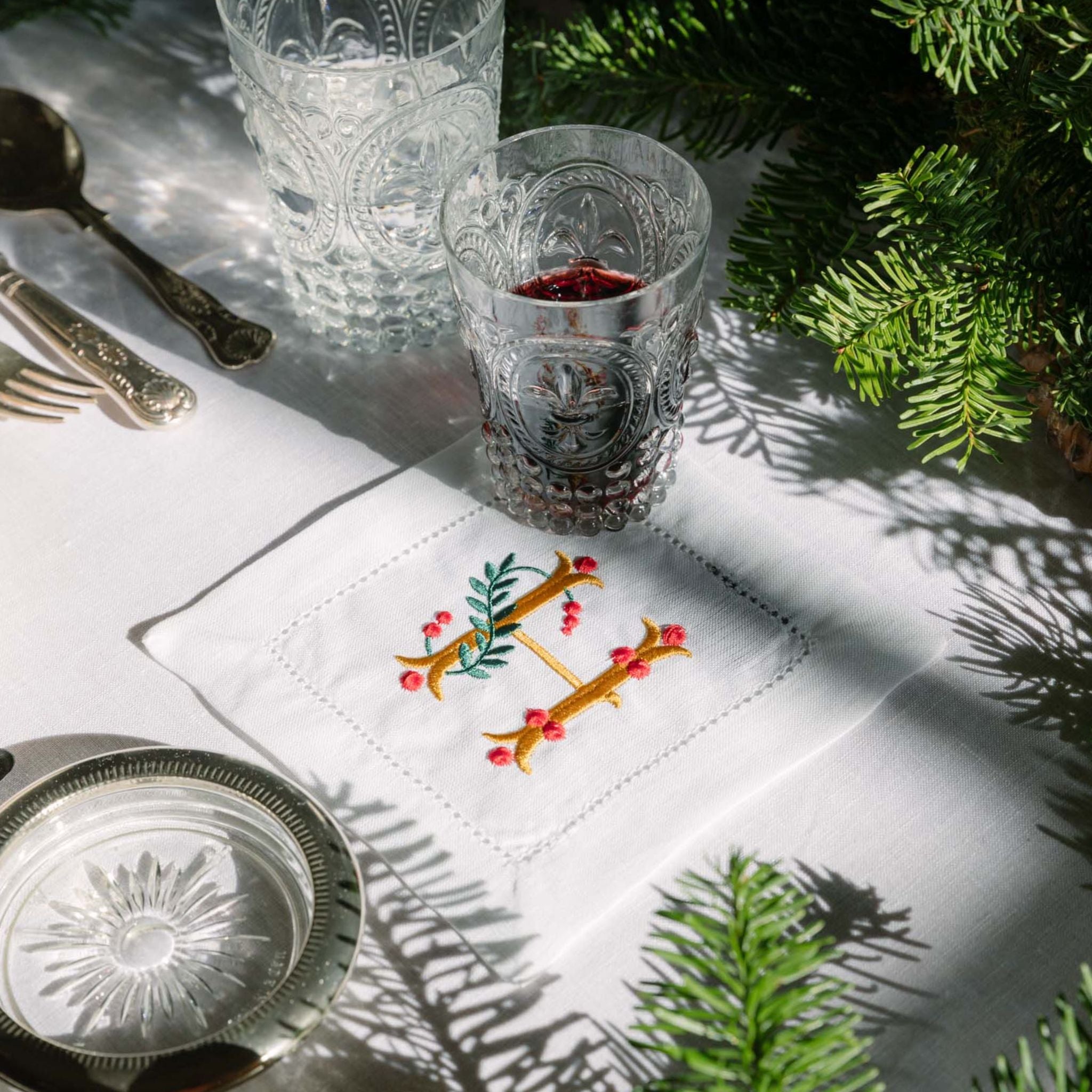 Servilletas de cóctel Mafra con letras navideñas bordadas (Pack de 4)