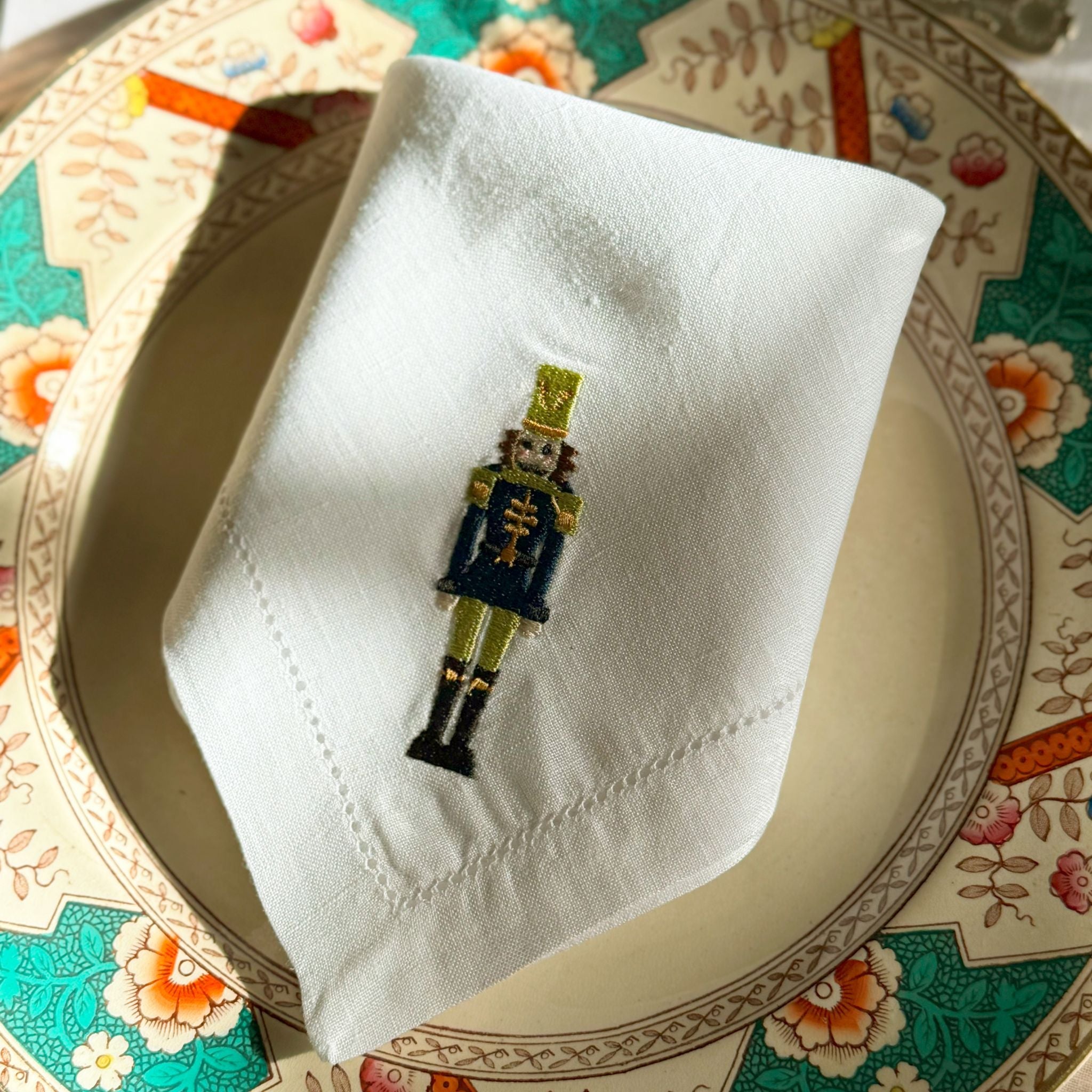 Ropa de mesa Mafra con bordado navideño