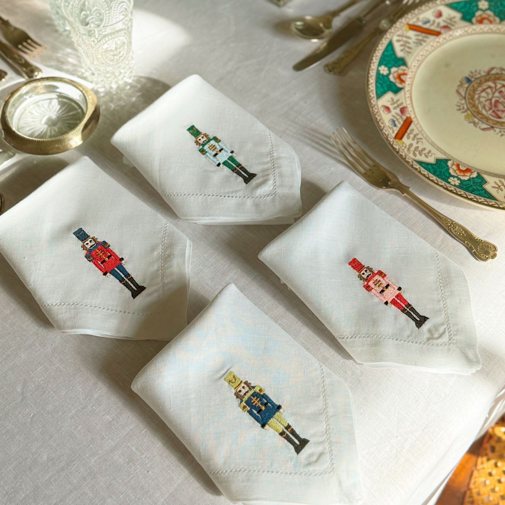 Ropa de mesa Mafra con bordado navideño