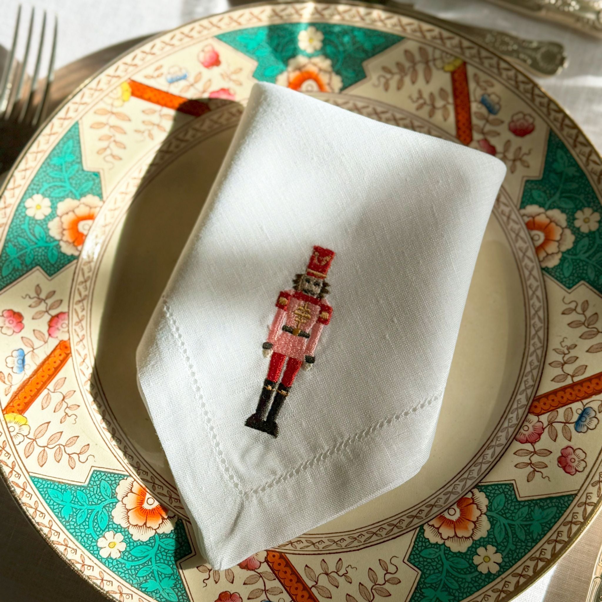 Ropa de mesa Mafra con bordado navideño