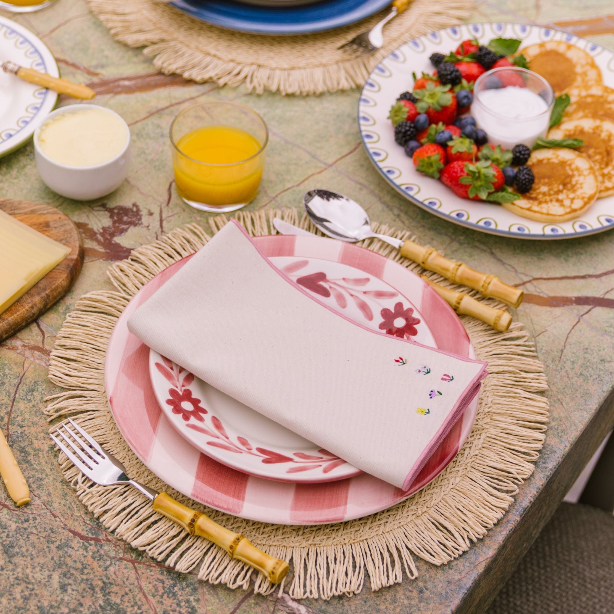 torres-novas-table-nazare-embroidery-flowers-ecru-napkin-pink-lifestyle.jpg