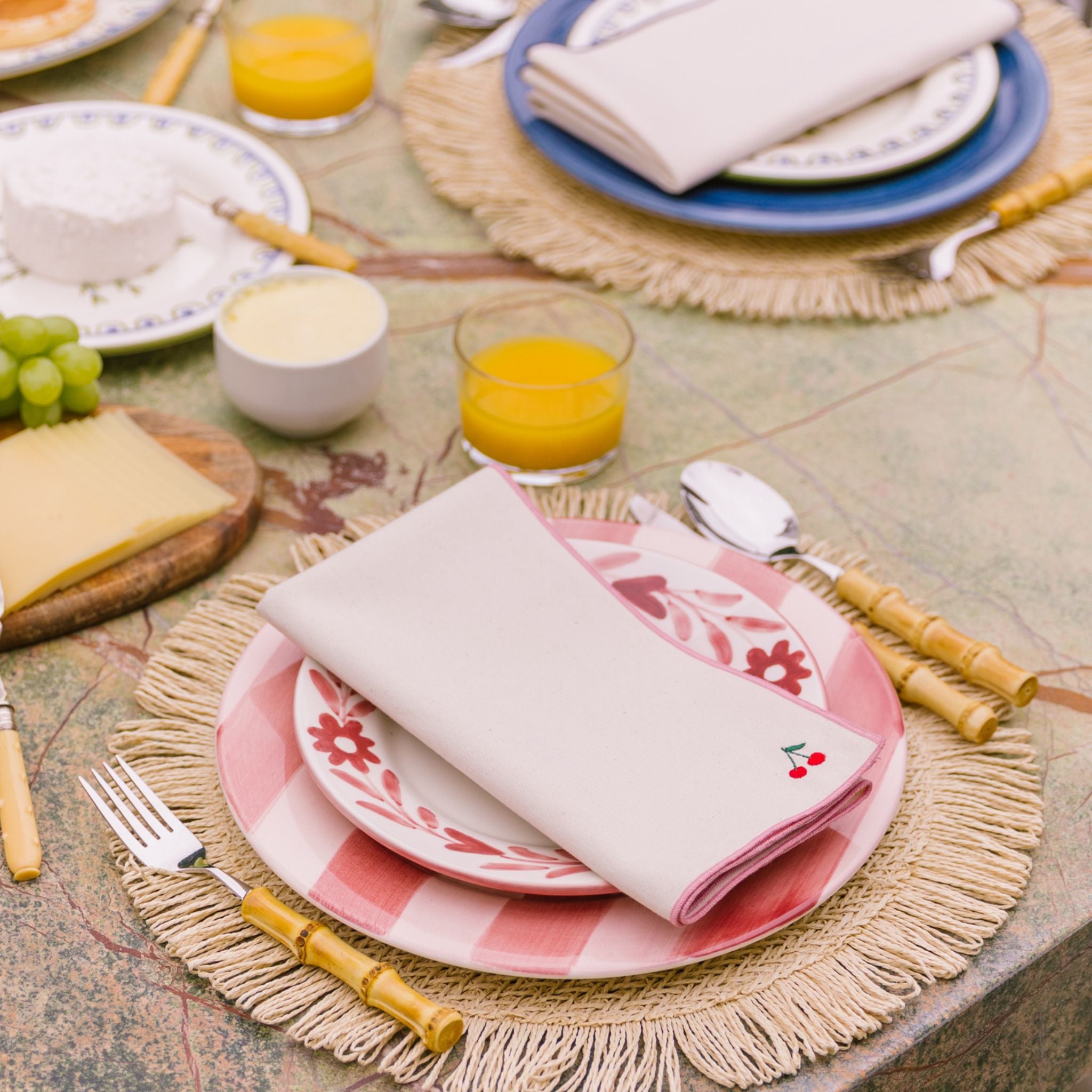Servilletas Nazaré en en color crudo con bordado de frutas