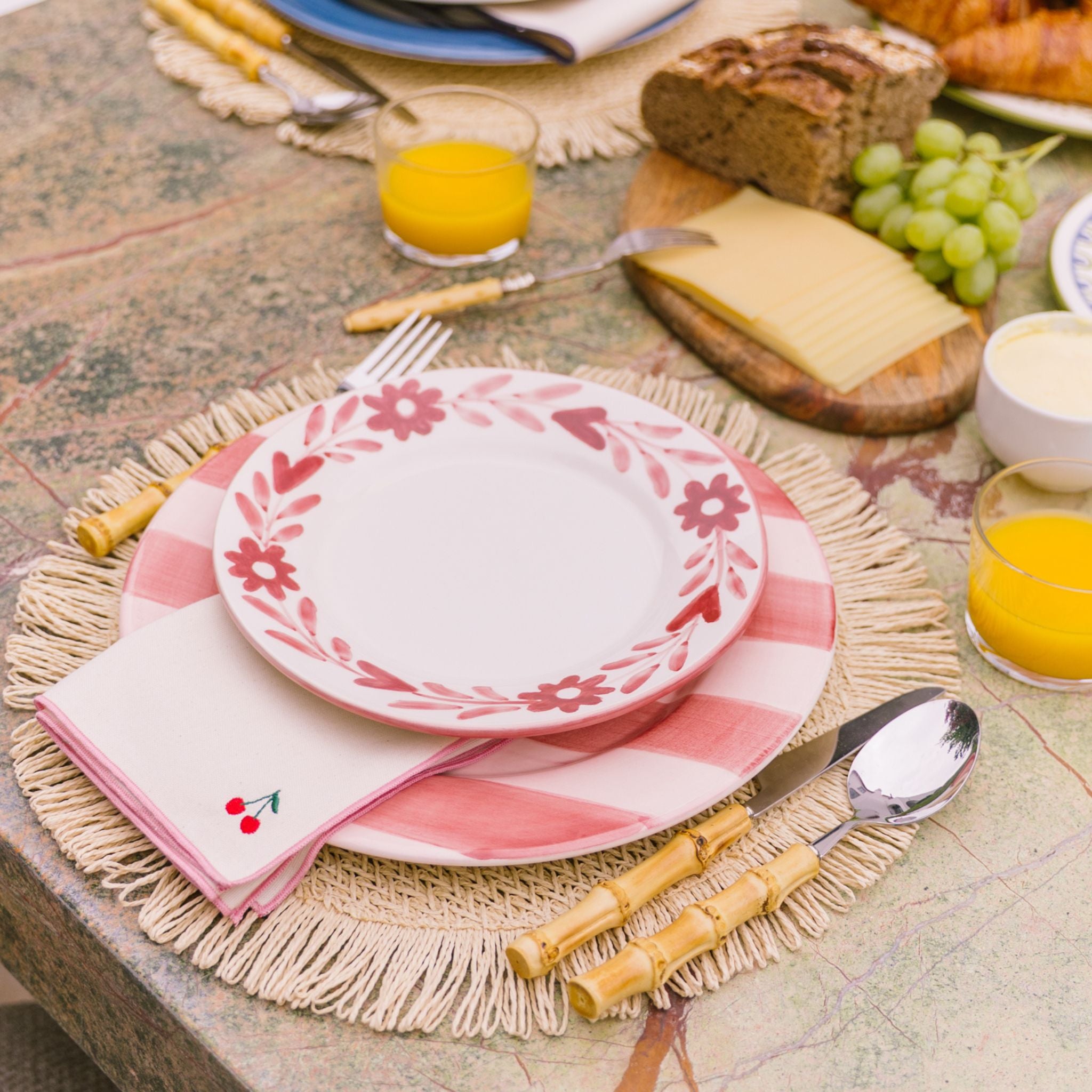 Servilletas Nazaré en en color crudo con bordado de frutas