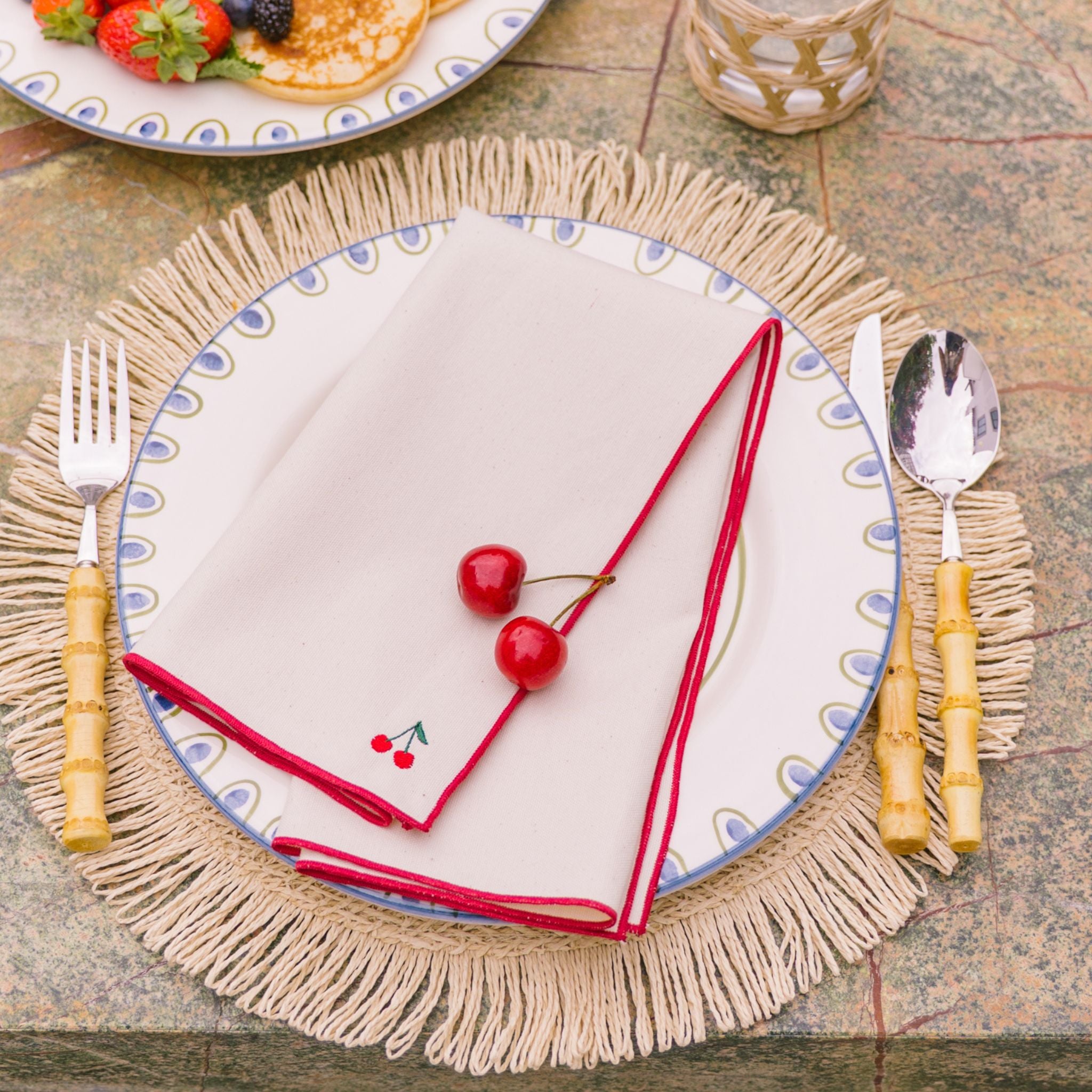 Servilletas Nazaré en en color crudo con bordado de frutas