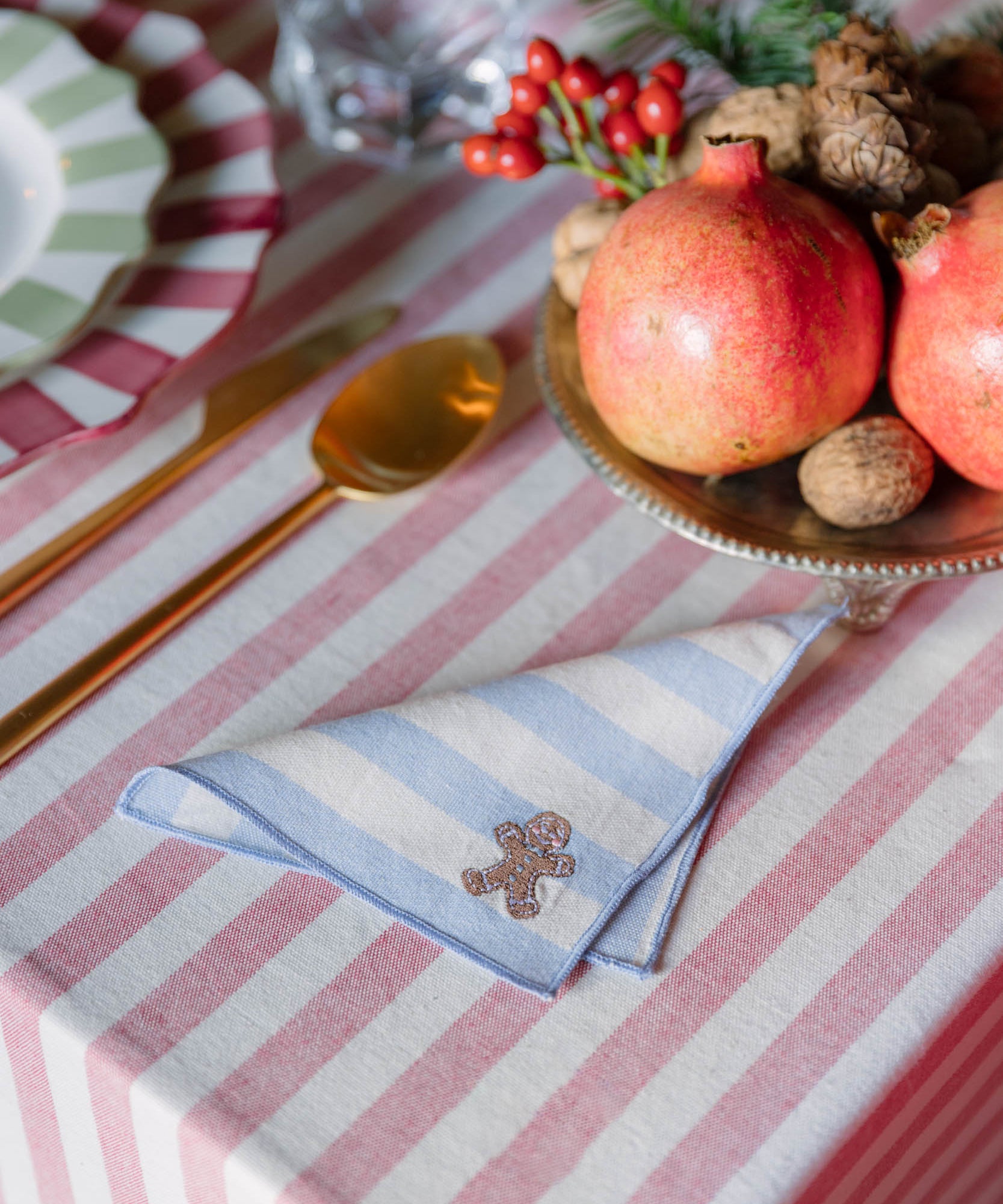 torres-novas-barra-table-linen-product-embroidery-christmas-blue-web_3.jpg