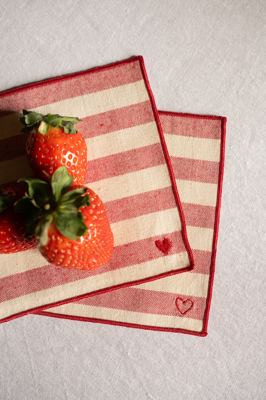 Barra Napkins with heart embroidery