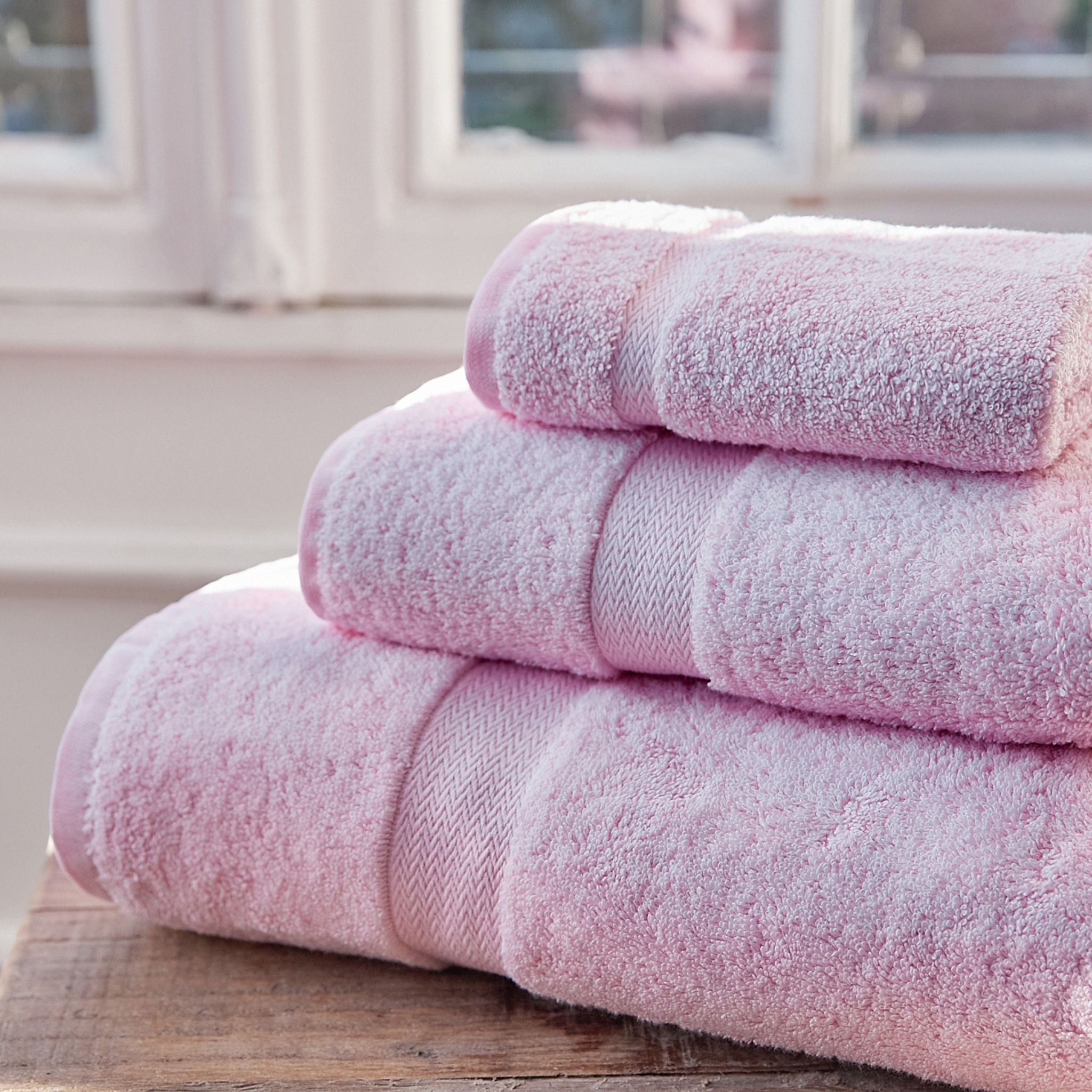 torres-novas-bath-almonda-plain-bath-towel-baby-pink-lifestyle-1.jpg