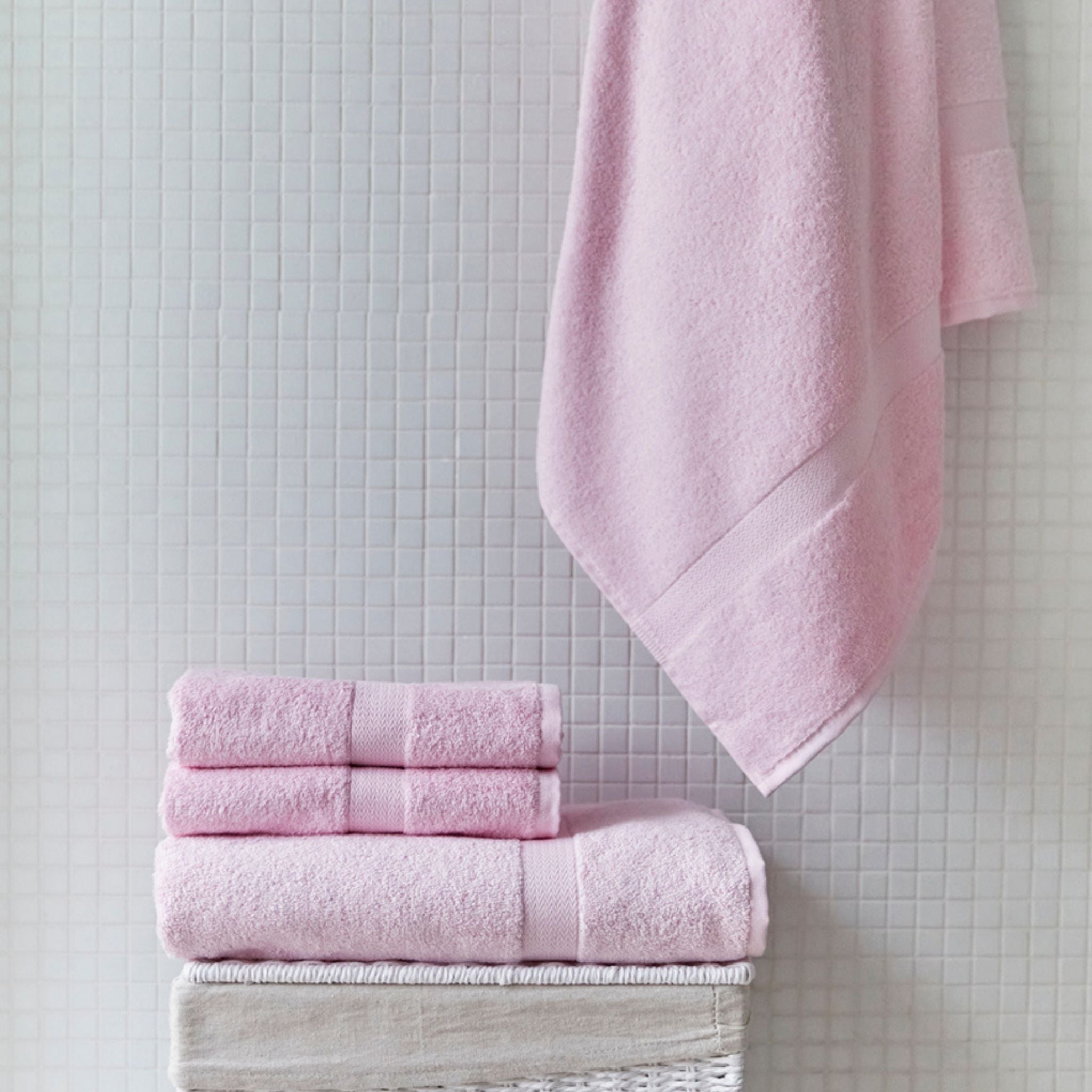 torres-novas-bath-almonda-plain-bath-towel-baby-pink-lifestyle-7.jpg