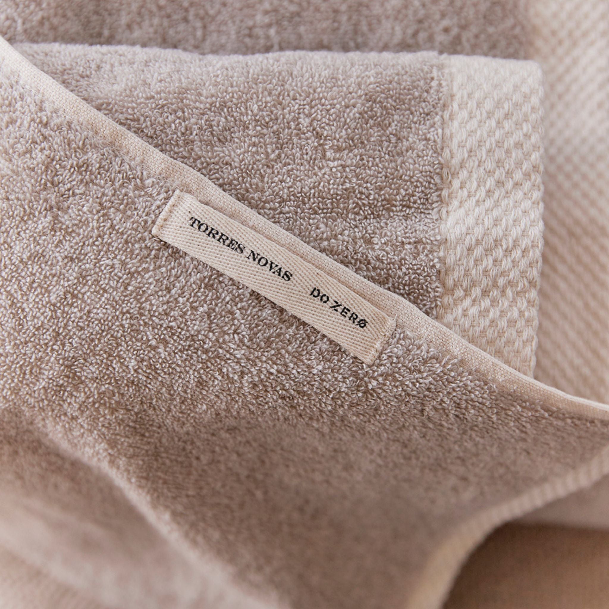 torres-novas-bath-do-zero-plain-bath-towel-grey-lifestyle-3.jpg