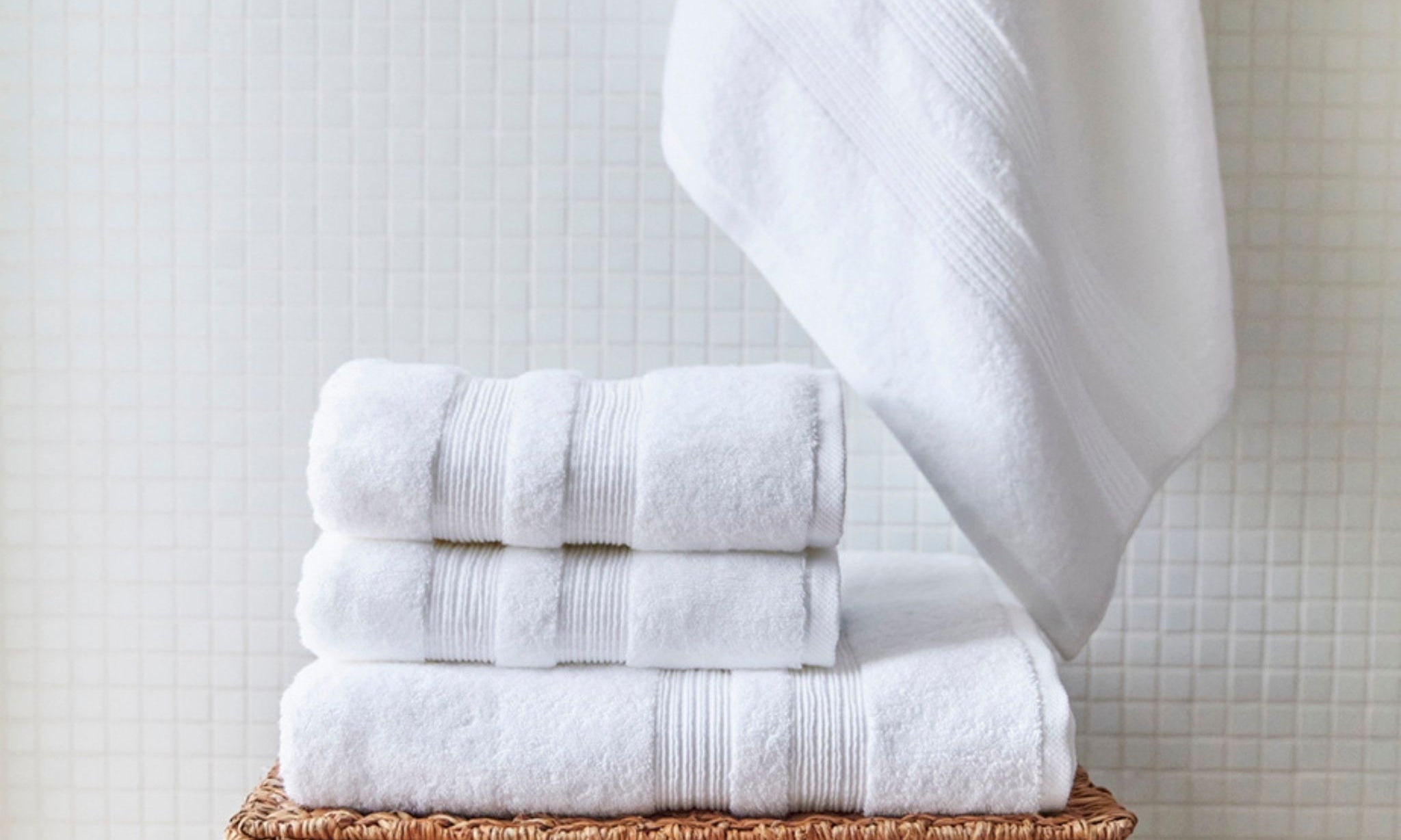 torres-novas-bath-elegance-plain-bath-towel-white-lifestyle-1.jpg