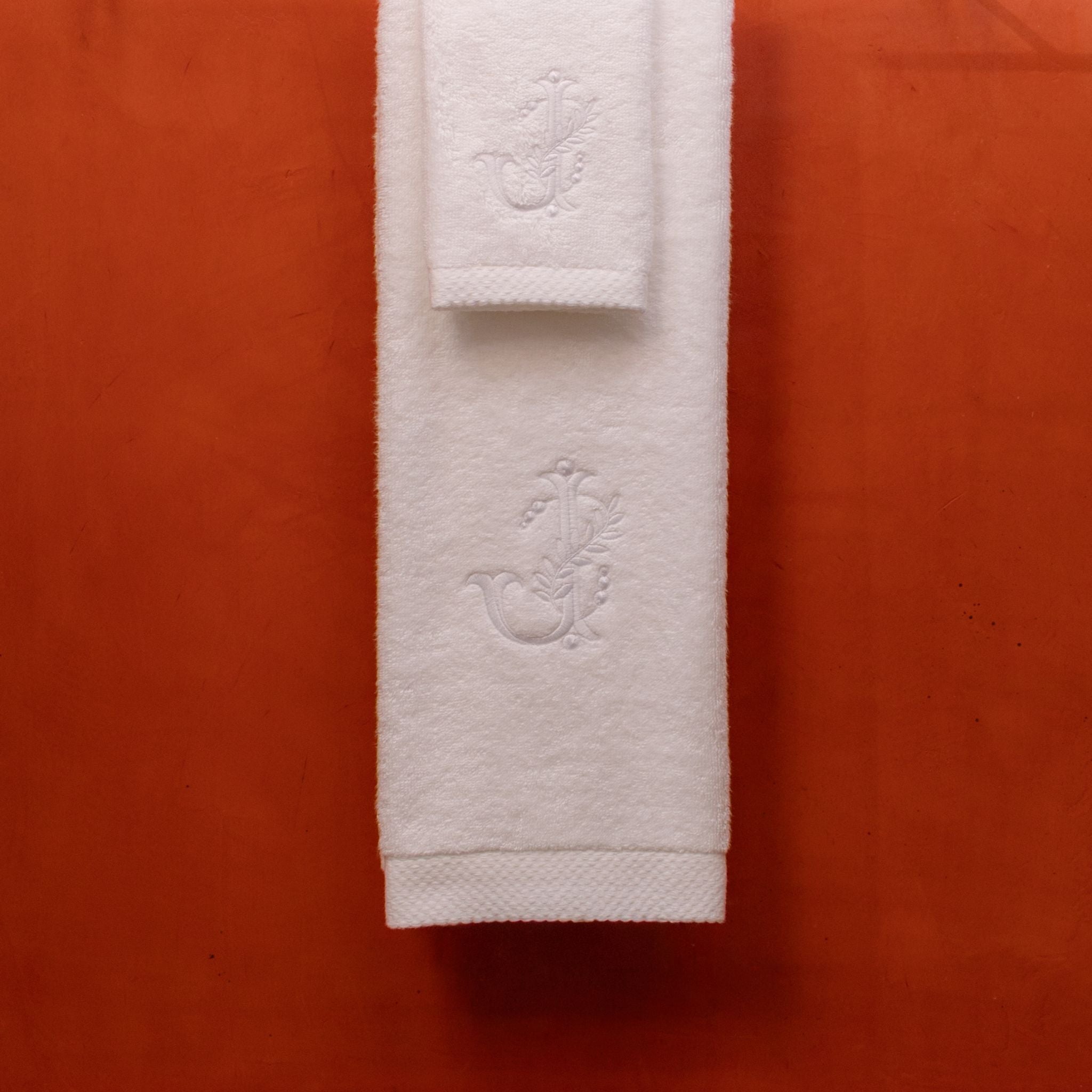 White luxus with embroidery letters - Torres Novas