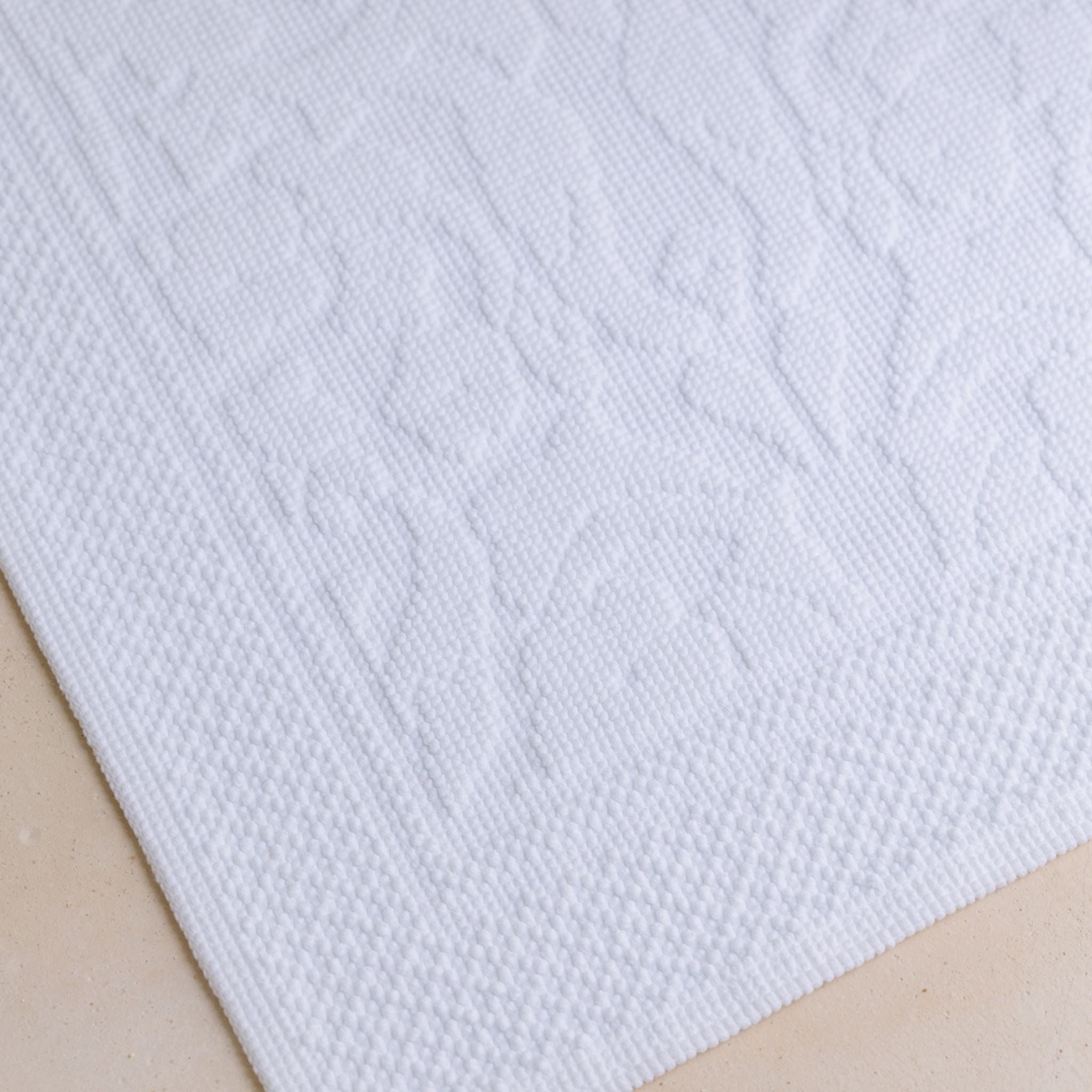 torres-novas-bath-tomar-flowers-bath-mat-white-lifestyle-1.jpg
