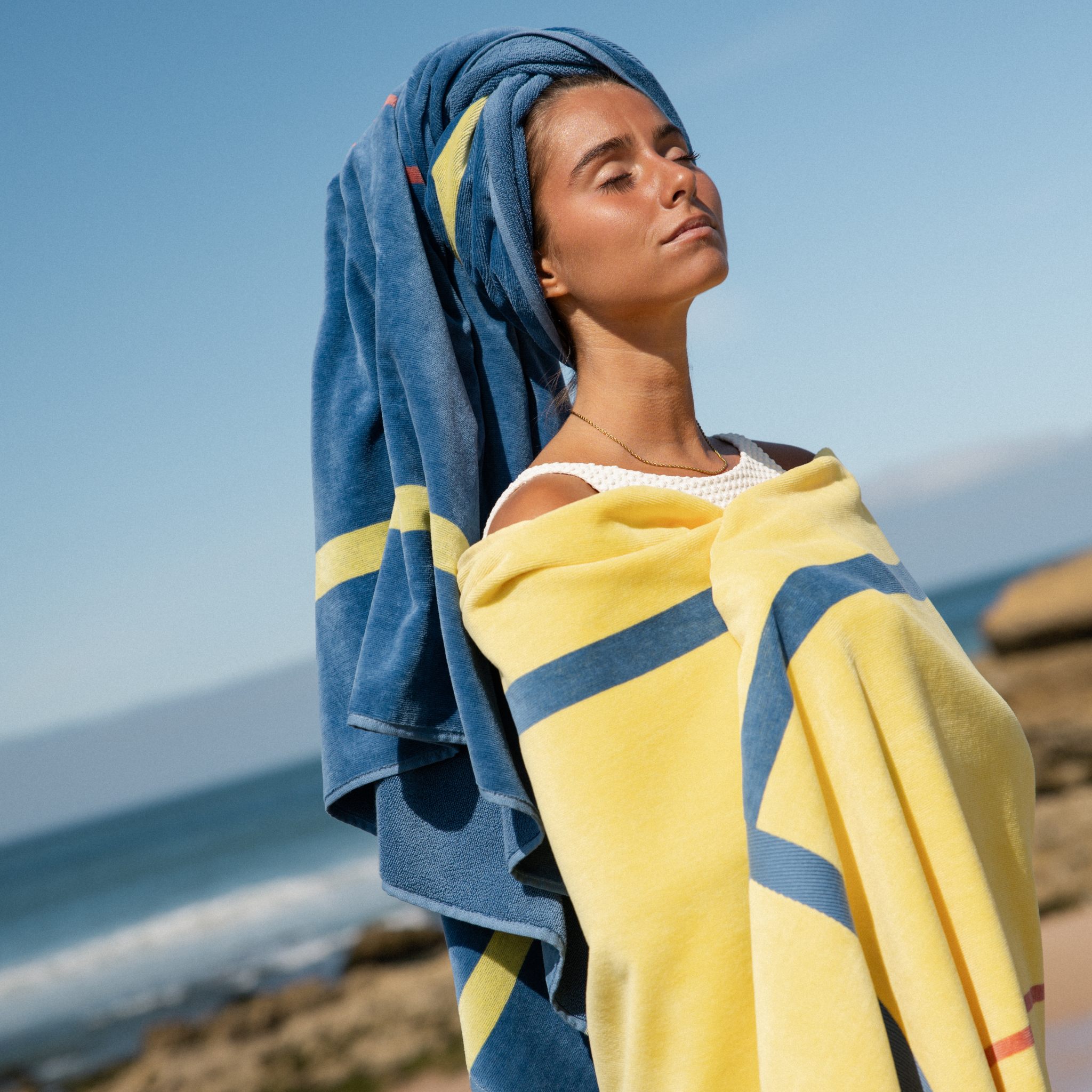 torres-novas-beach-alvor-plain-with-stripes-towel-multiple-colours-lifestyle-4.png