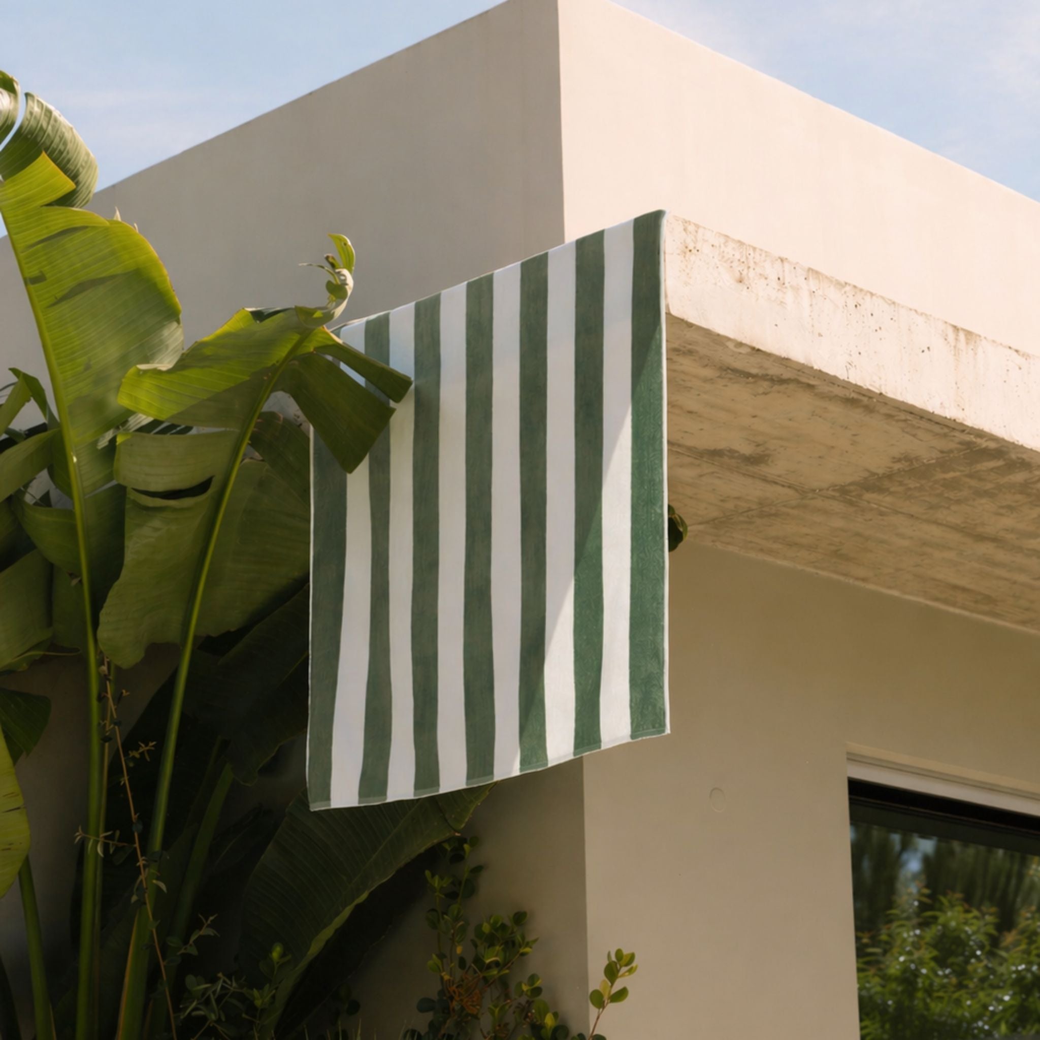 torres-novas-beach-gibalta-vertical-stripes-towel-darkgreen-lifestyle-4.jpg