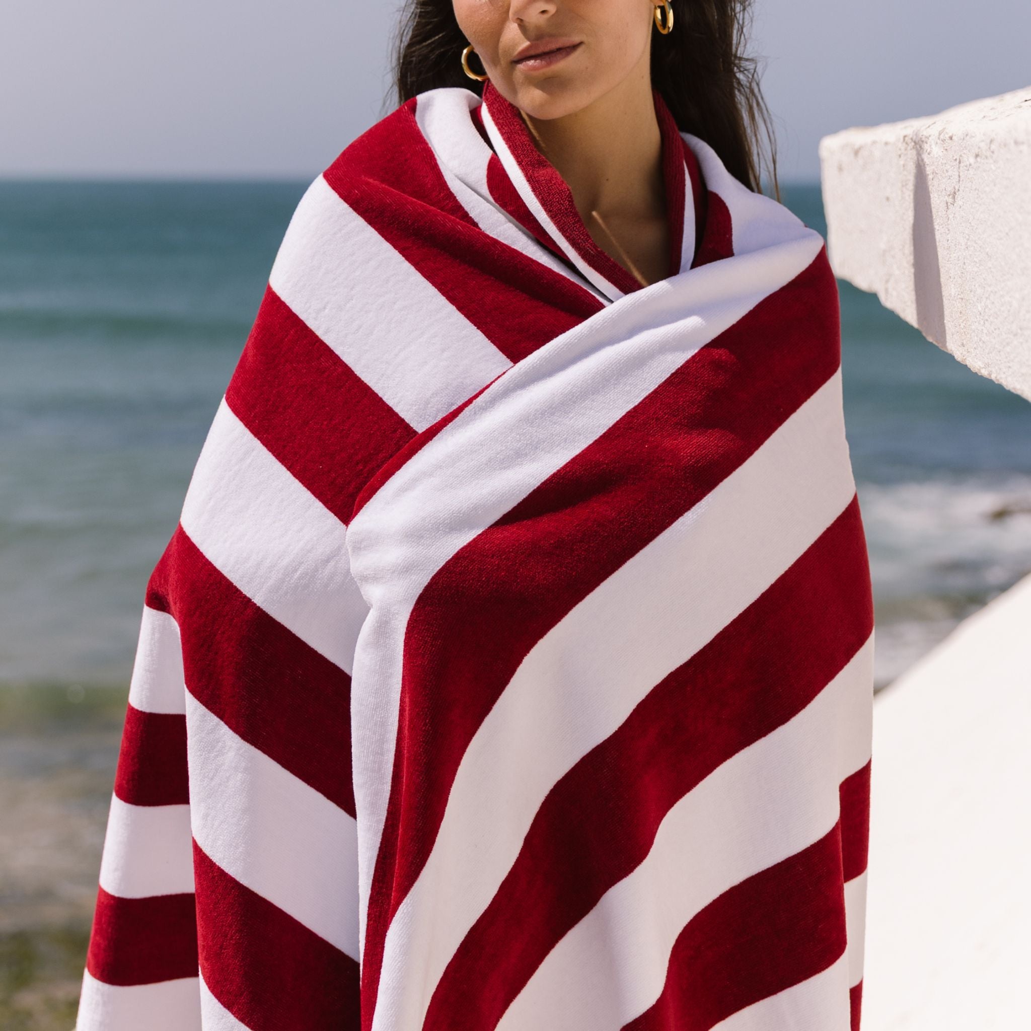 torres-novas-beach-gibalta-vertical-stripes-towel-red-lifestyle-3.jpg