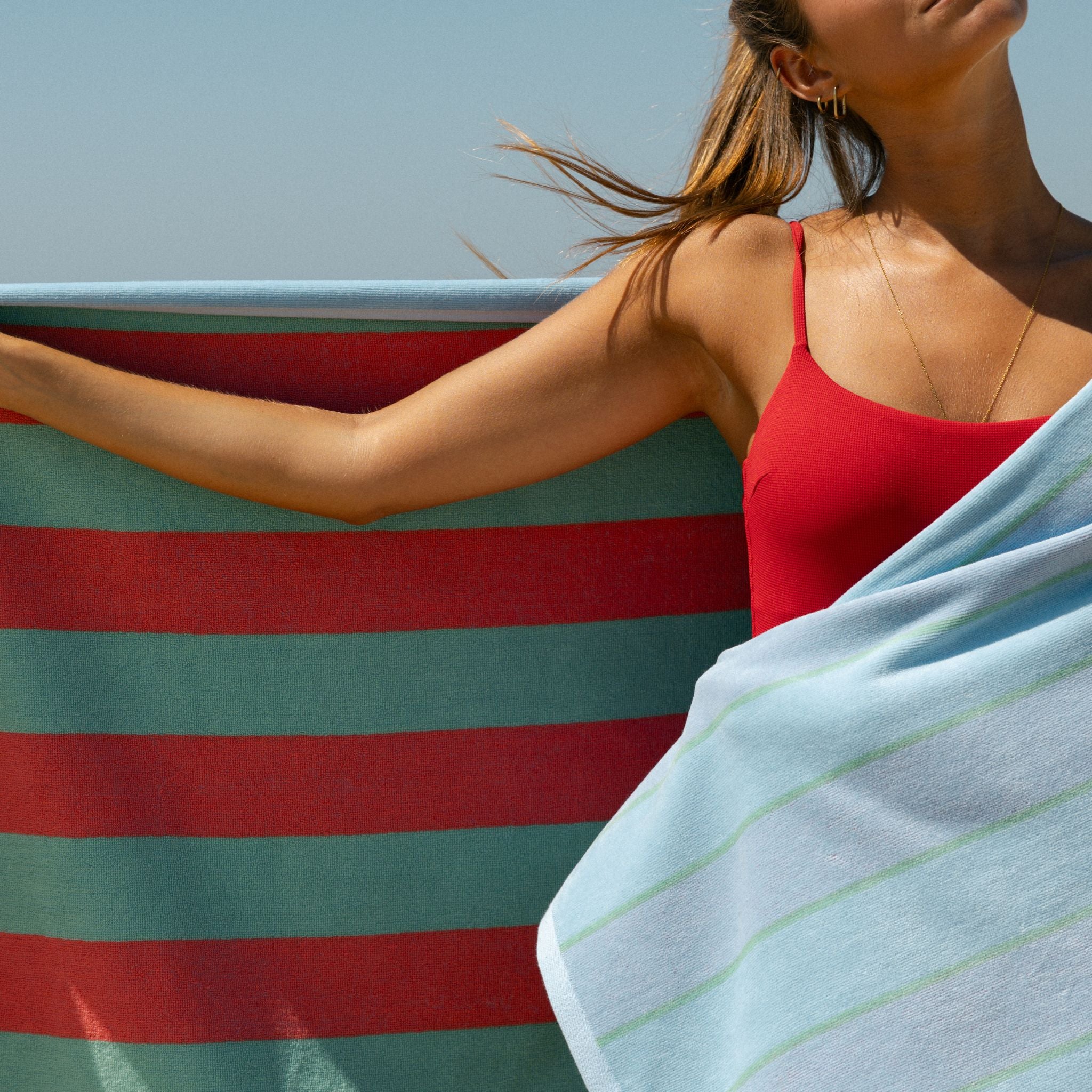 torres-novas-beach-pena-vertical-stripes-towel-green-lifestyle-6.jpg