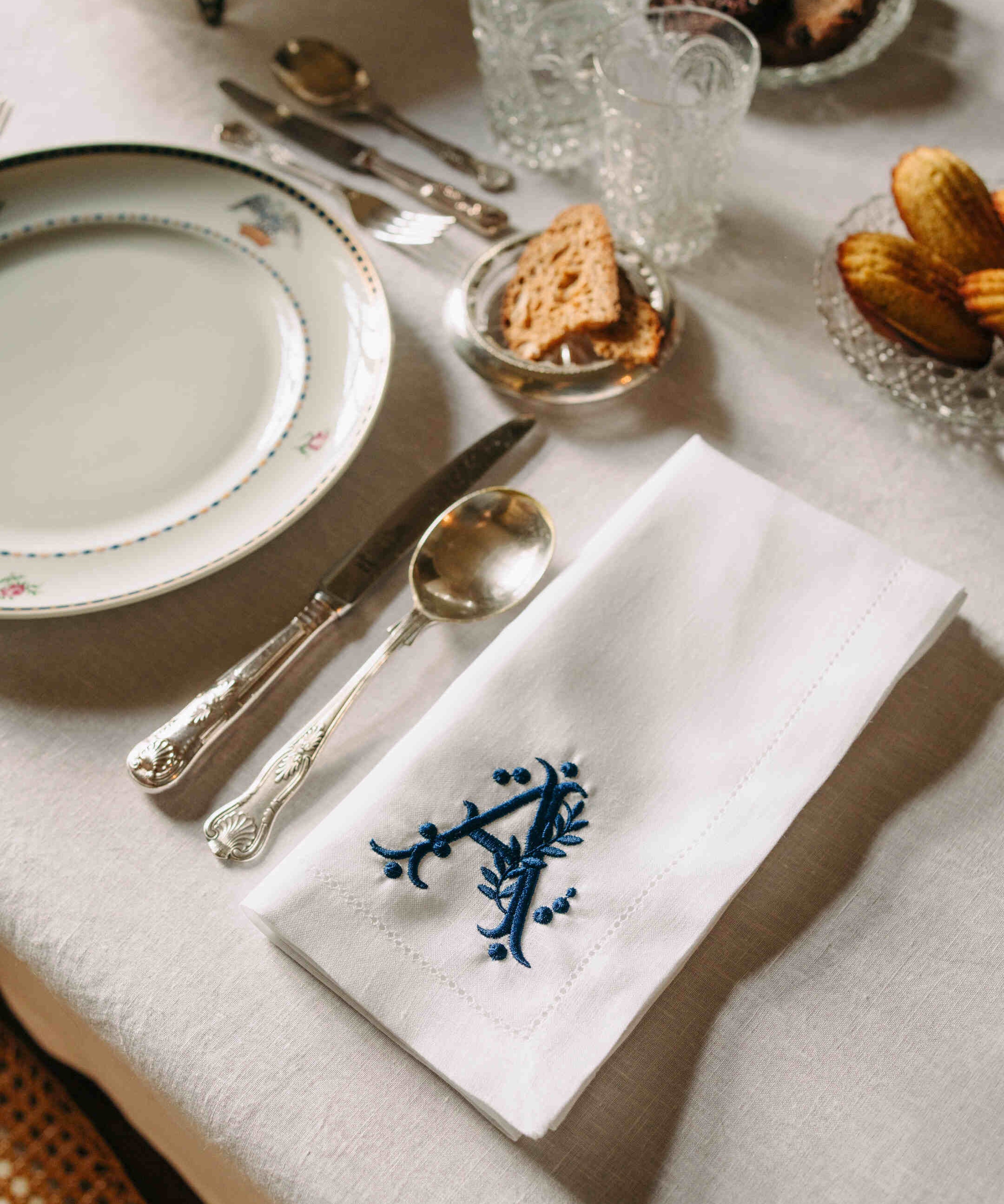 torres-novas-mafra-table-linen-product-embroidery-letter-blue-web.jpg