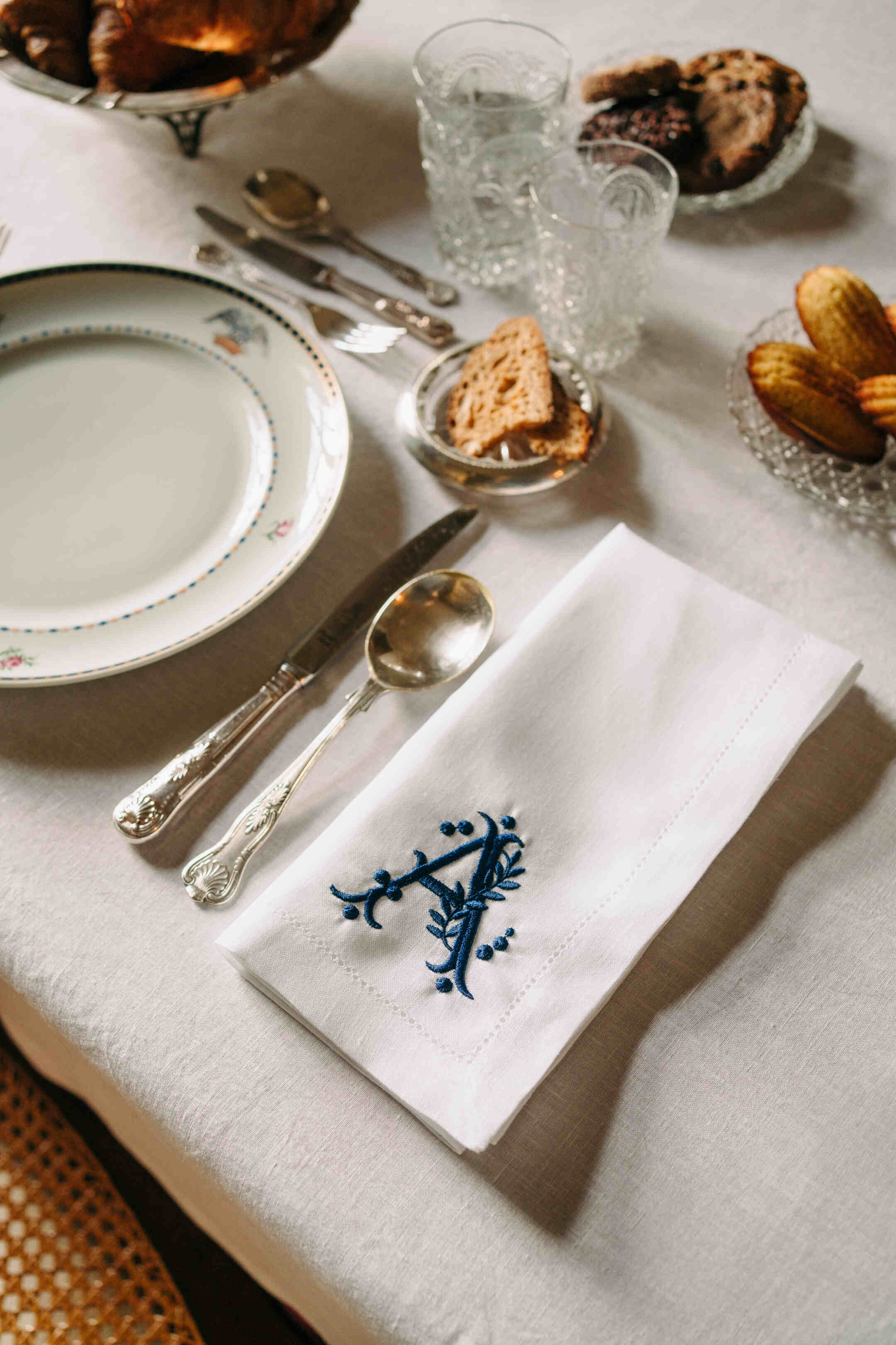 Mafra letter embroidery napkins (Pack of 2)