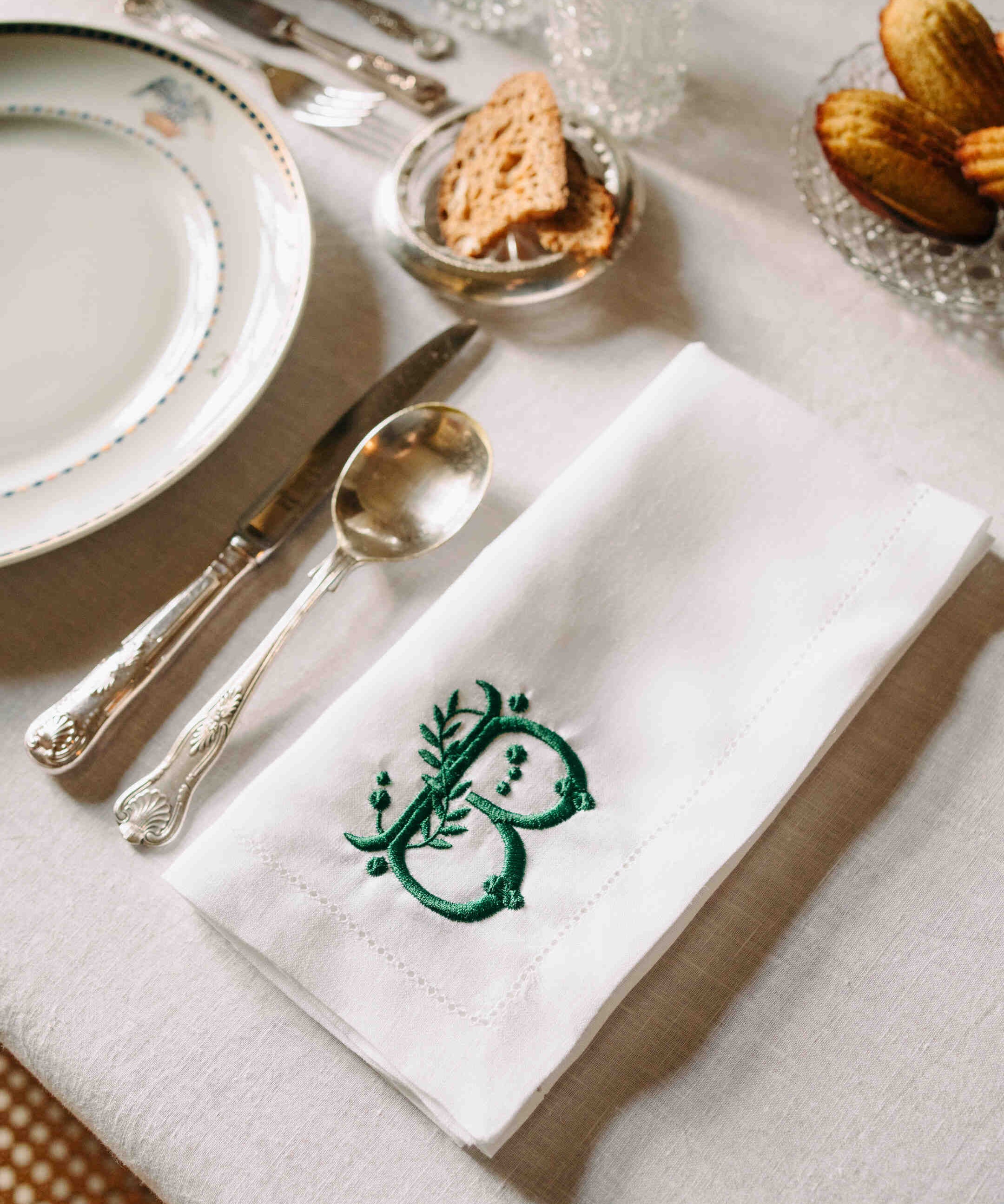 torres-novas-mafra-table-linen-product-embroidery-letter-green-web.jpg