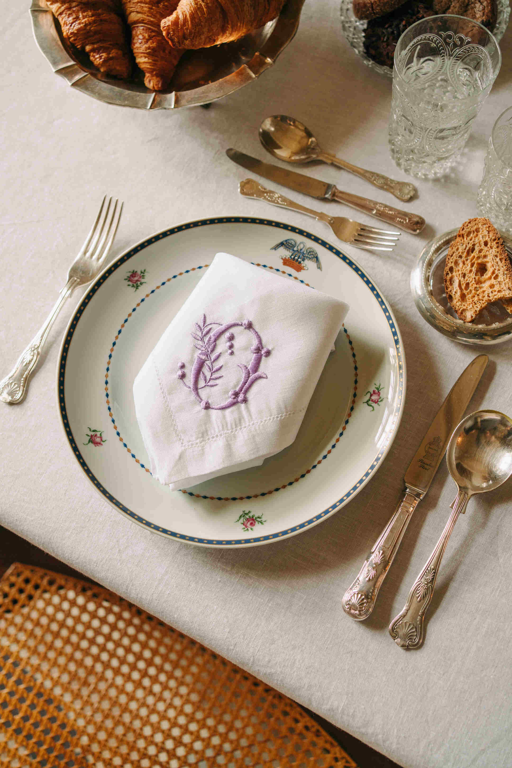 Mafra letter embroidery napkins (Pack of 2)