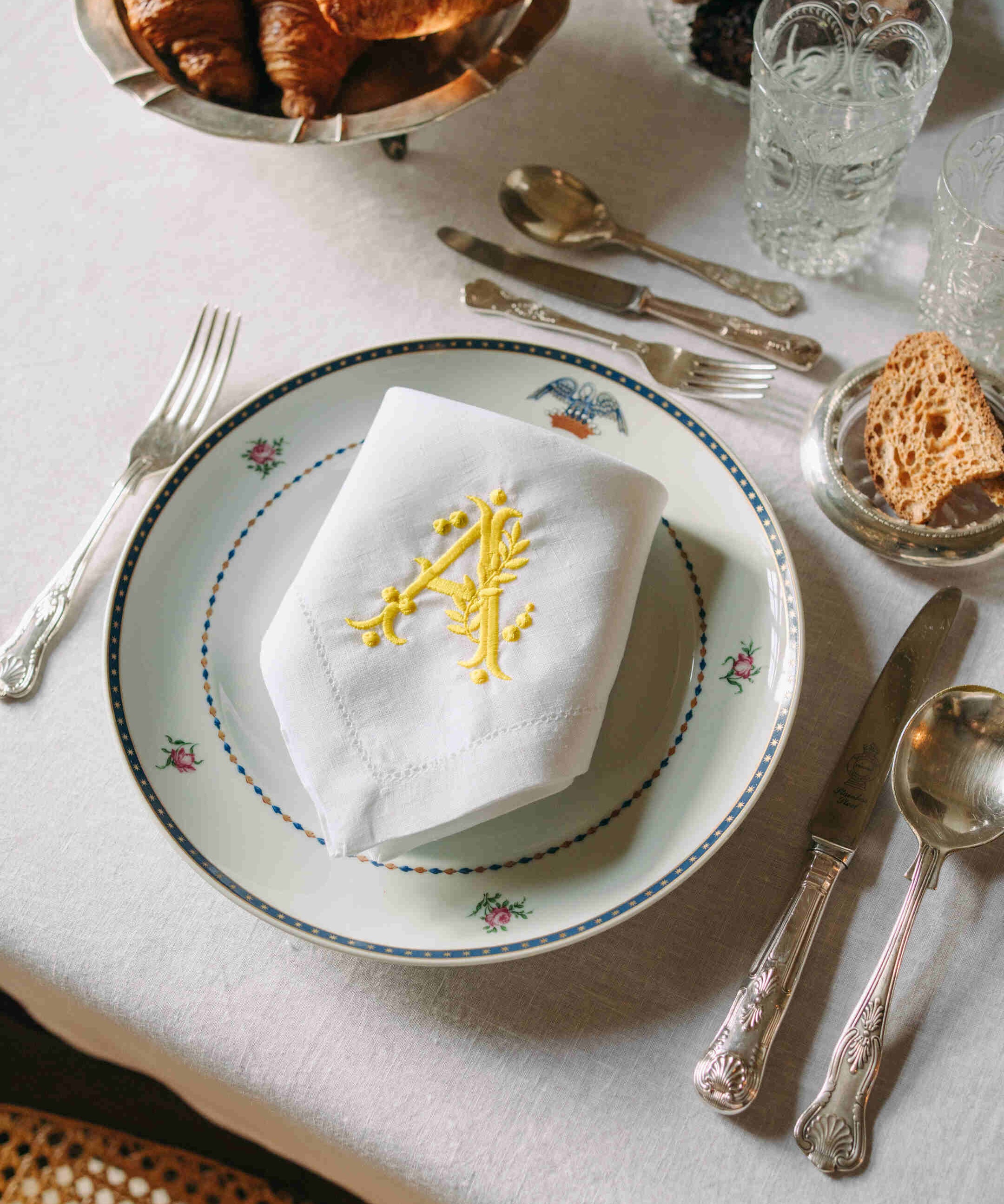 torres-novas-mafra-table-linen-product-embroidery-letter-yellow-web.jpg