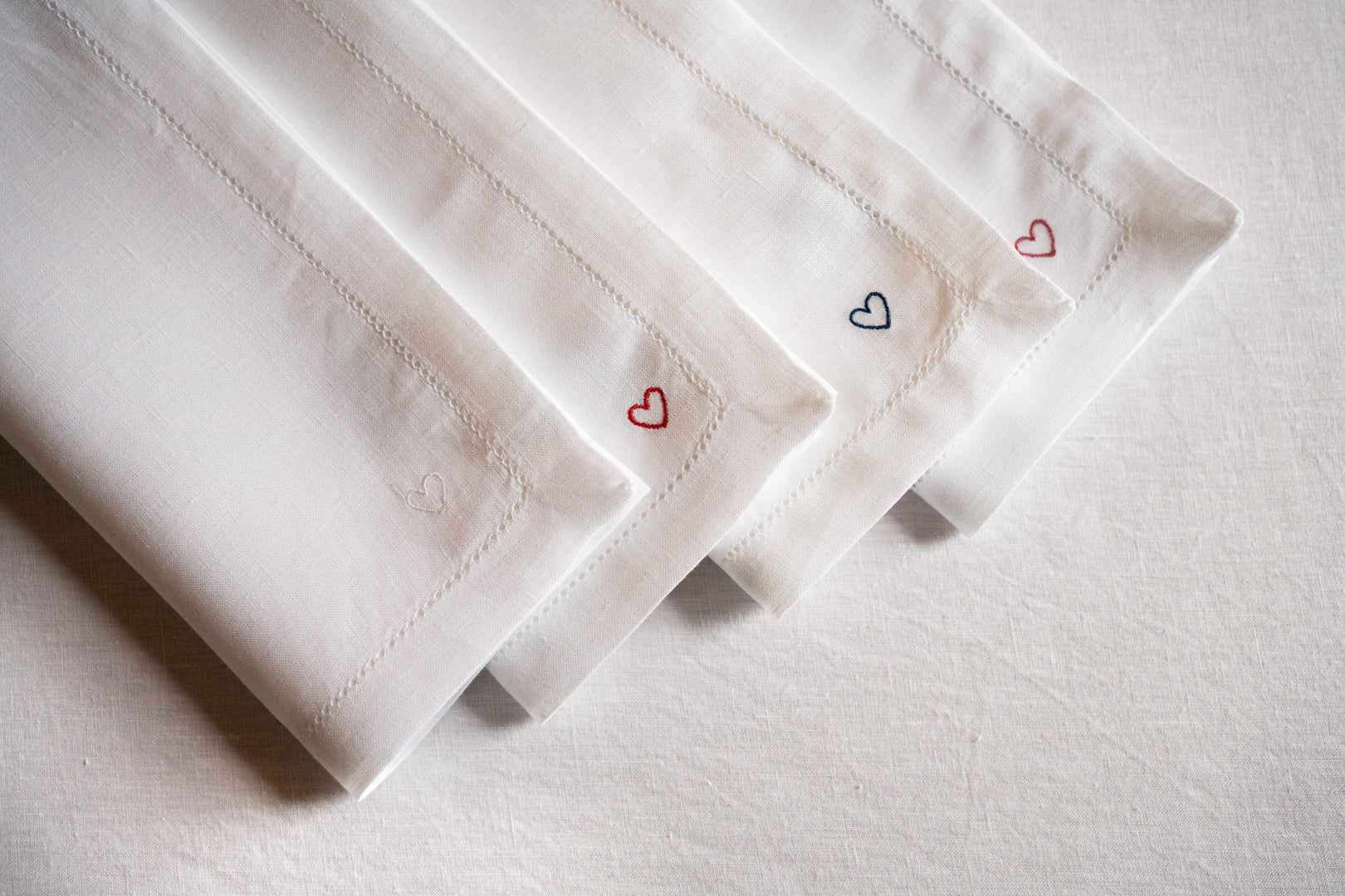 Mafra table linen with heart embroidery