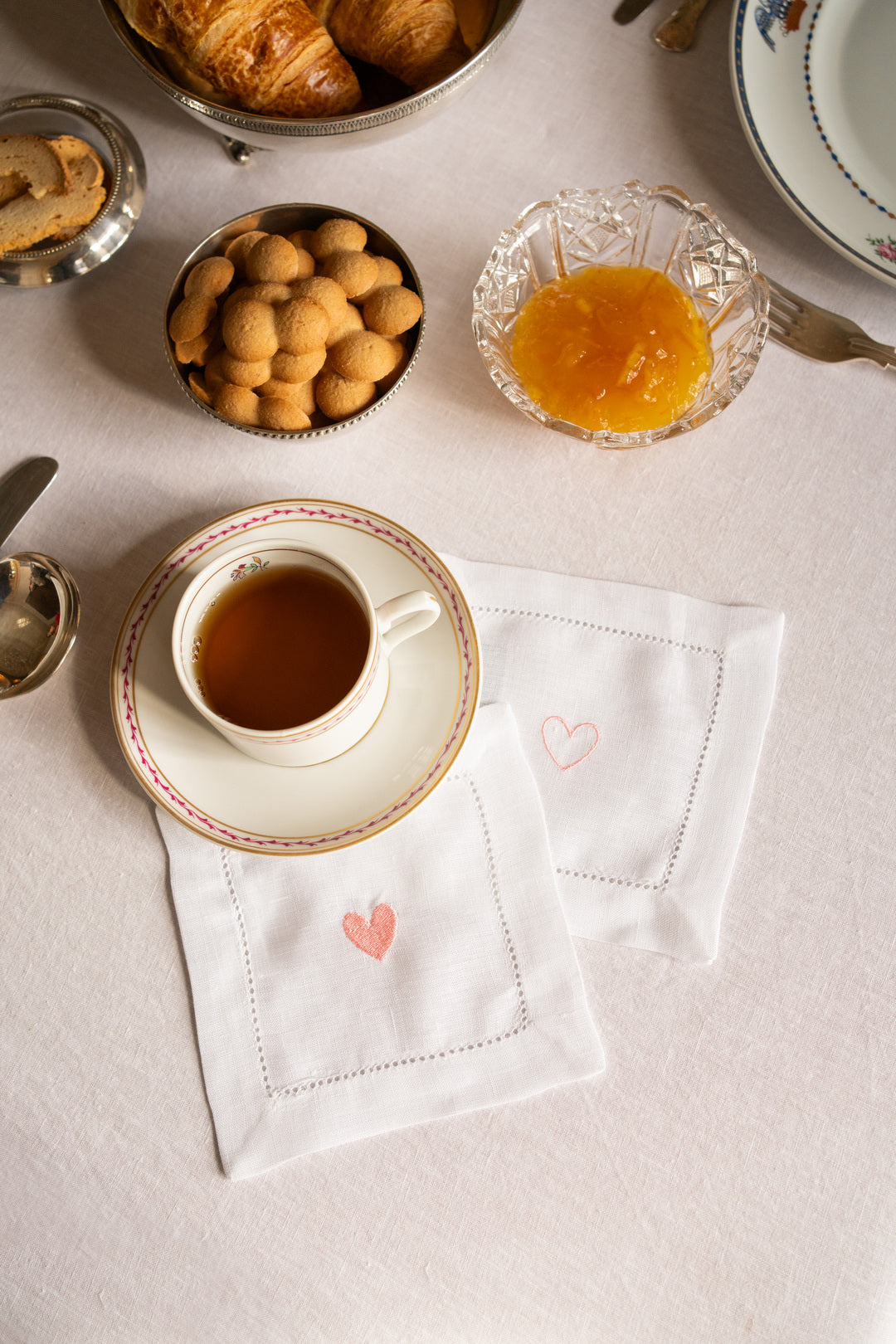 Mafra table linen with heart embroidery