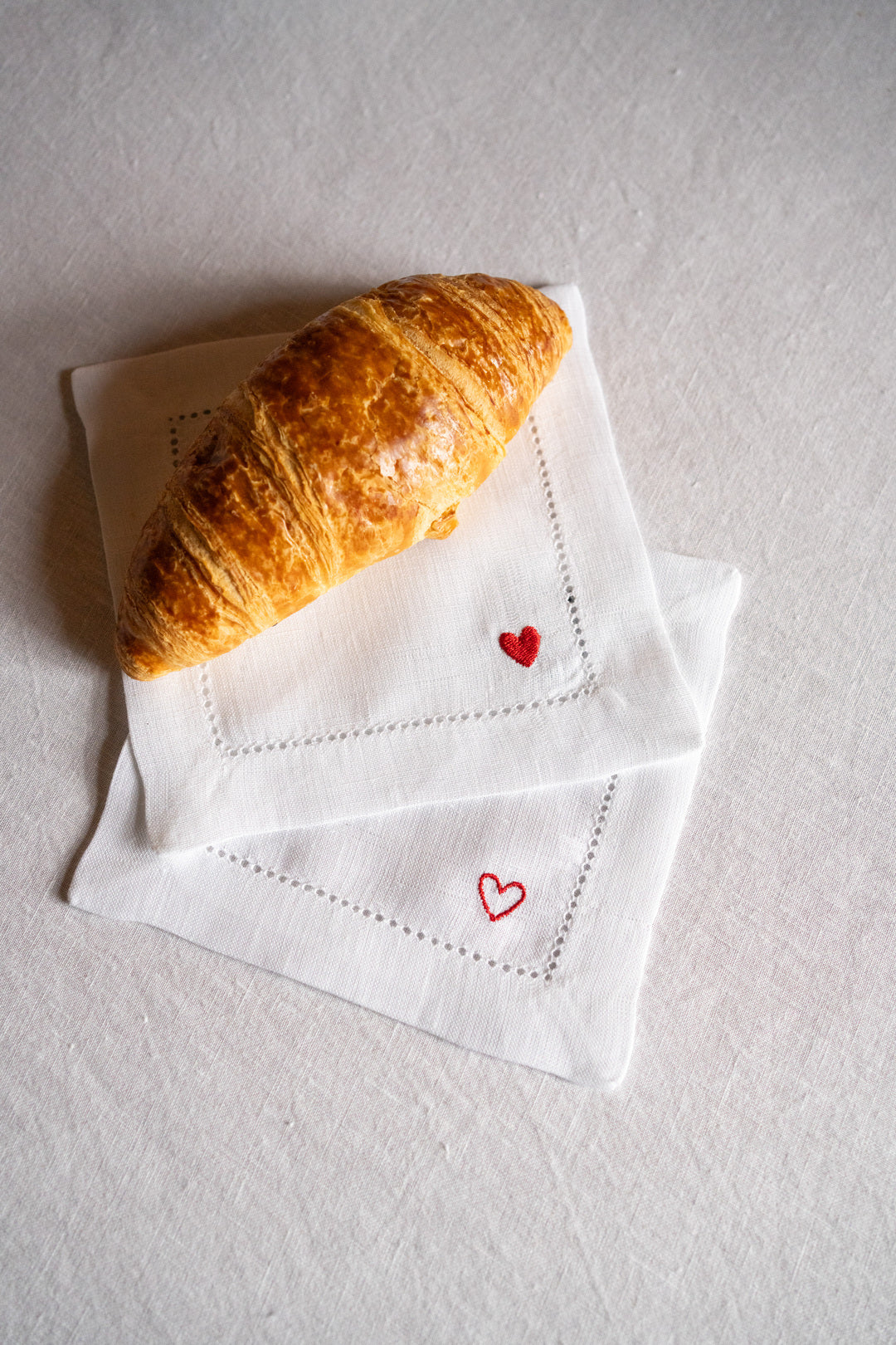 Mafra table linen with heart embroidery