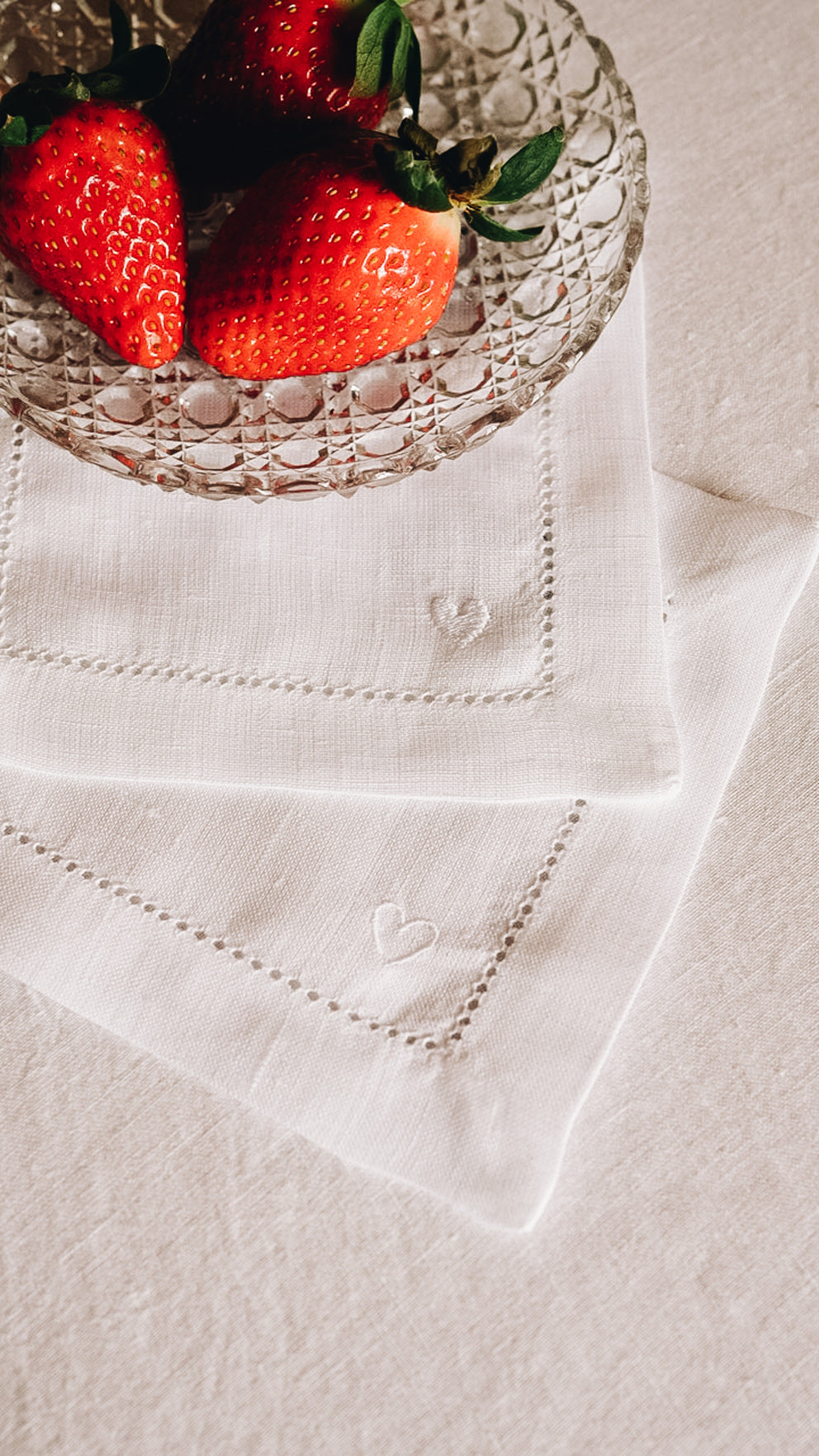 Mafra table linen with heart embroidery