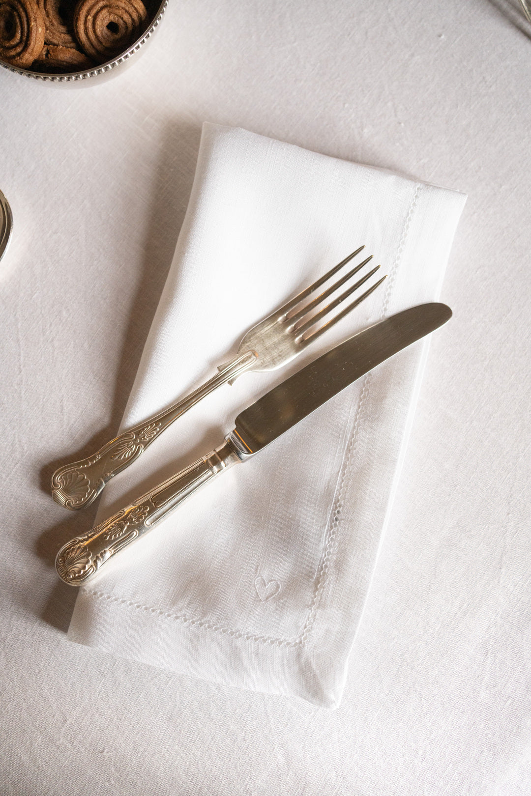 Mafra table linen with heart embroidery