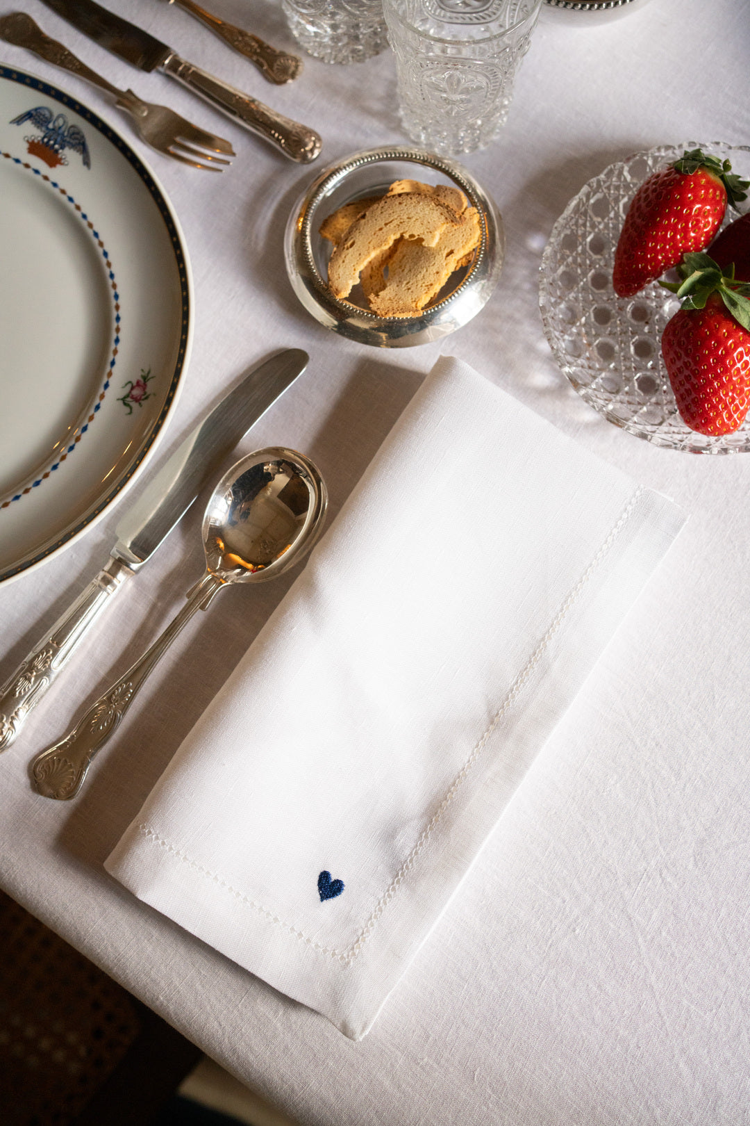 Mafra table linen with heart embroidery