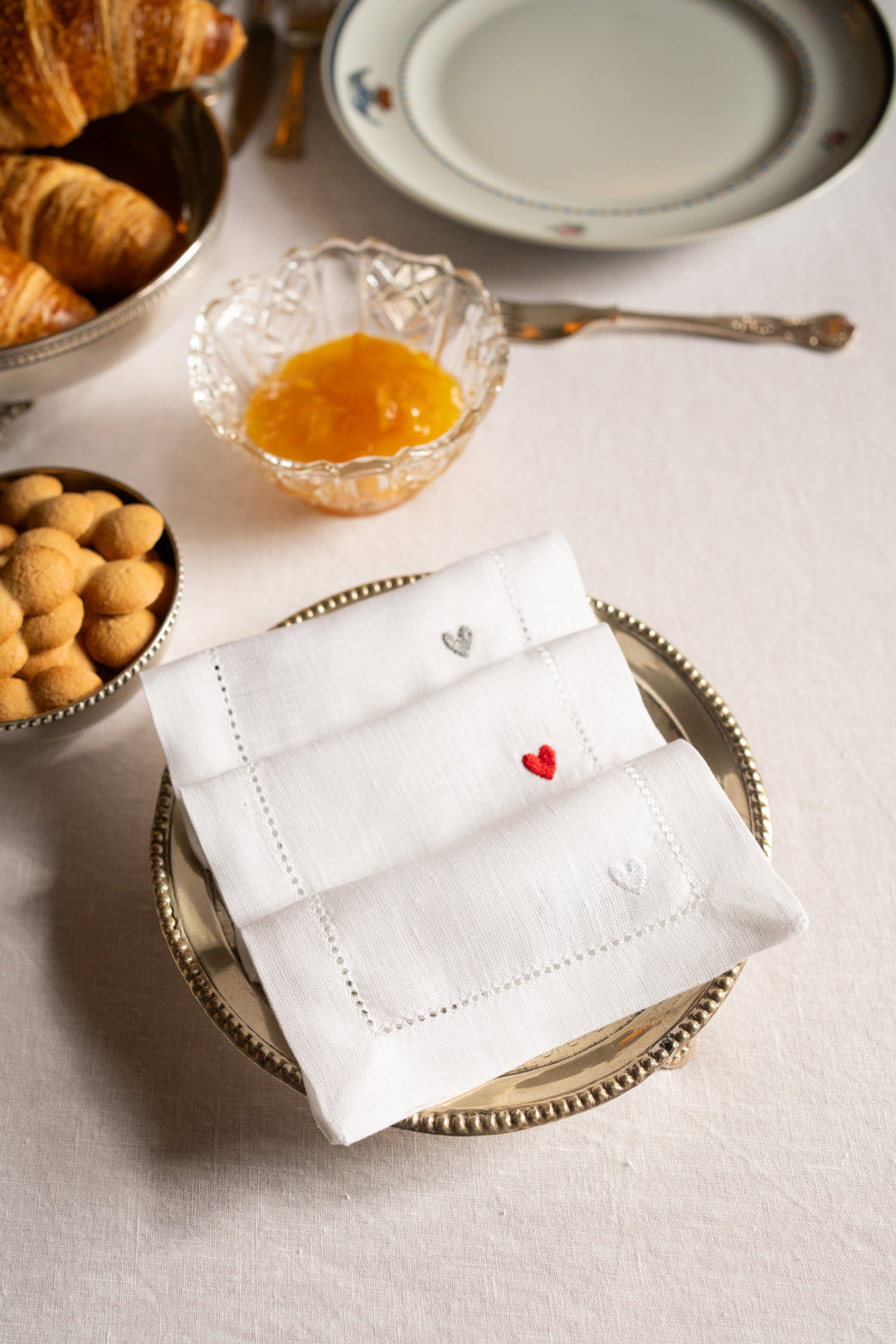 Mafra table linen with heart embroidery