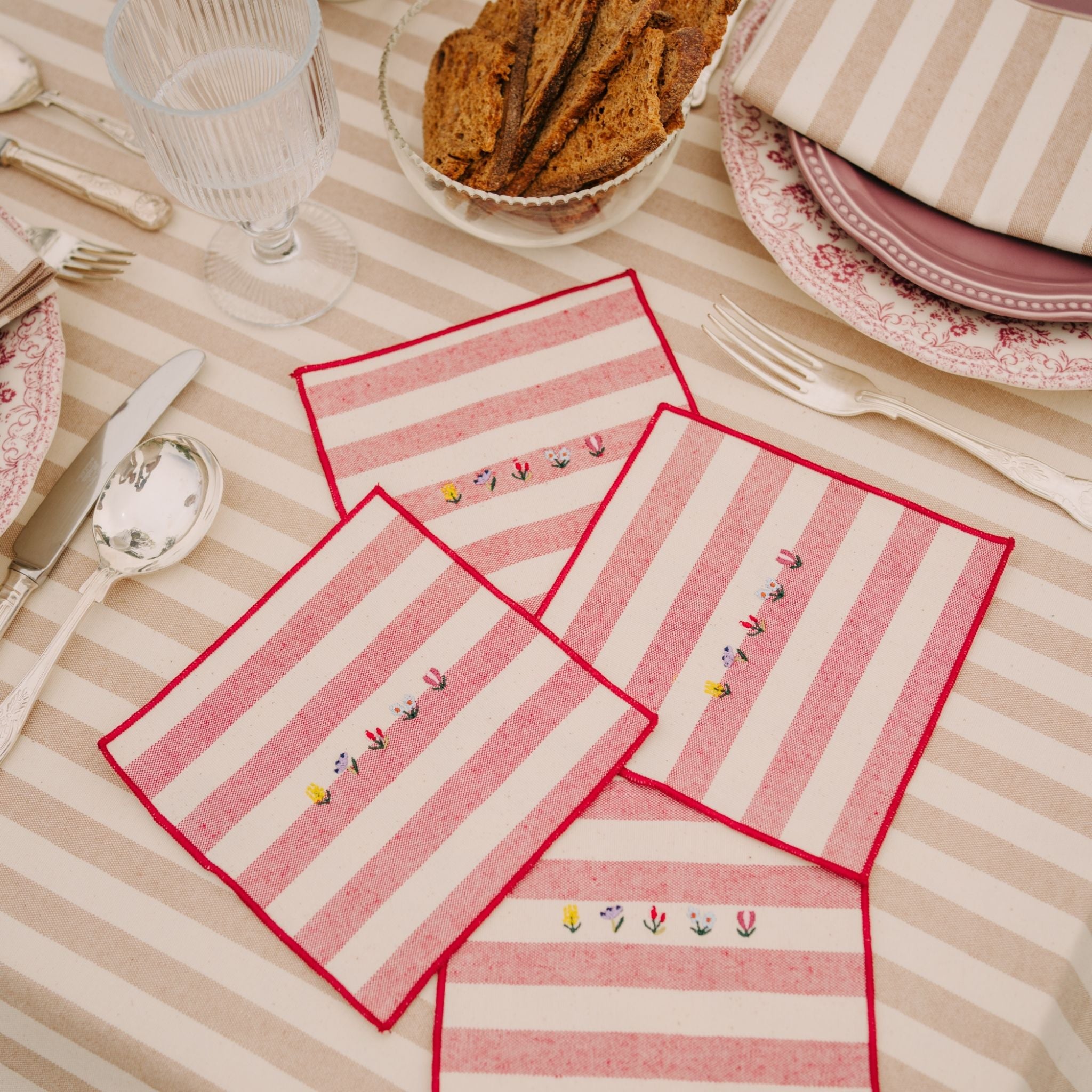 Serviettes Barra avec broderie de fleurs
