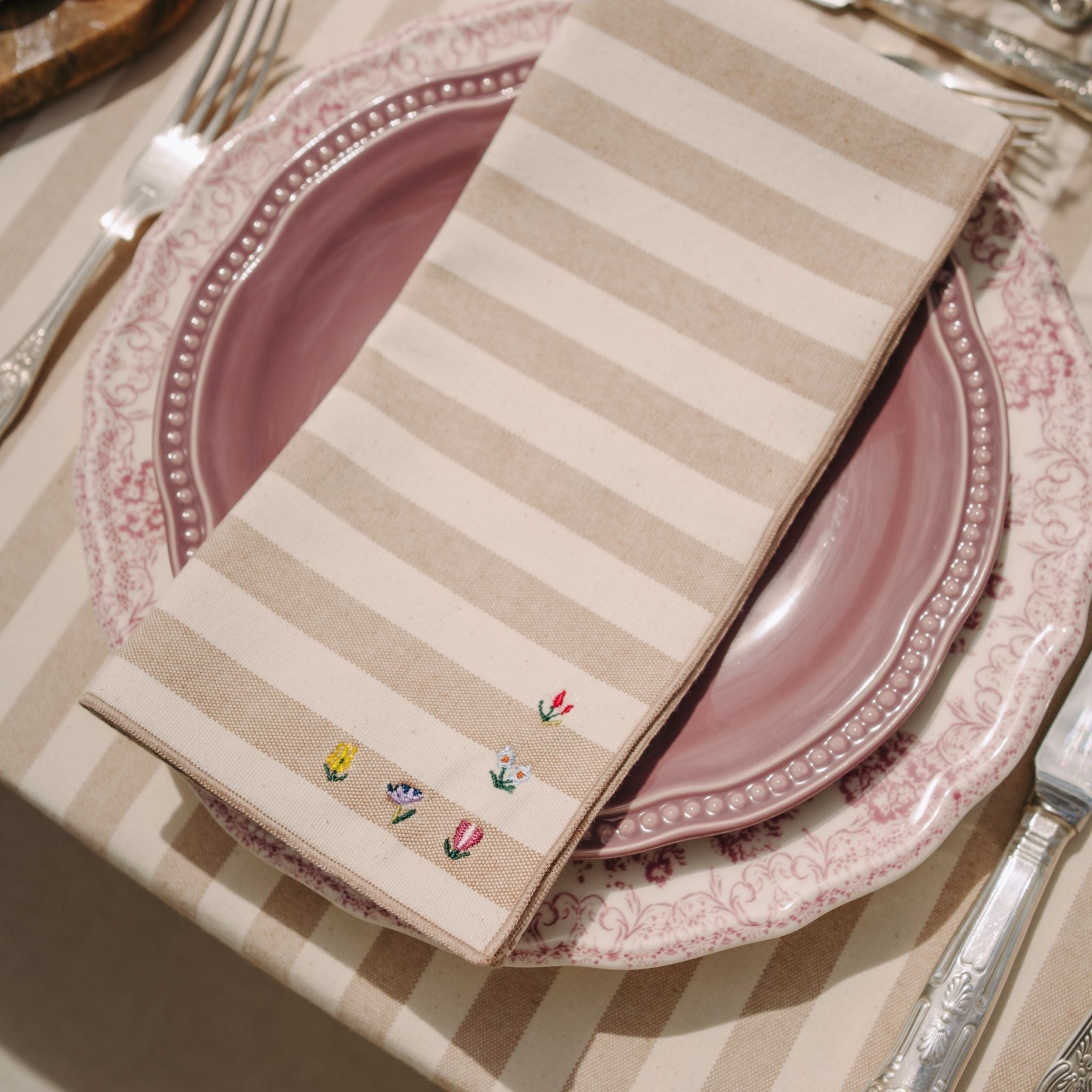 Serviettes Barra avec broderie de fleurs