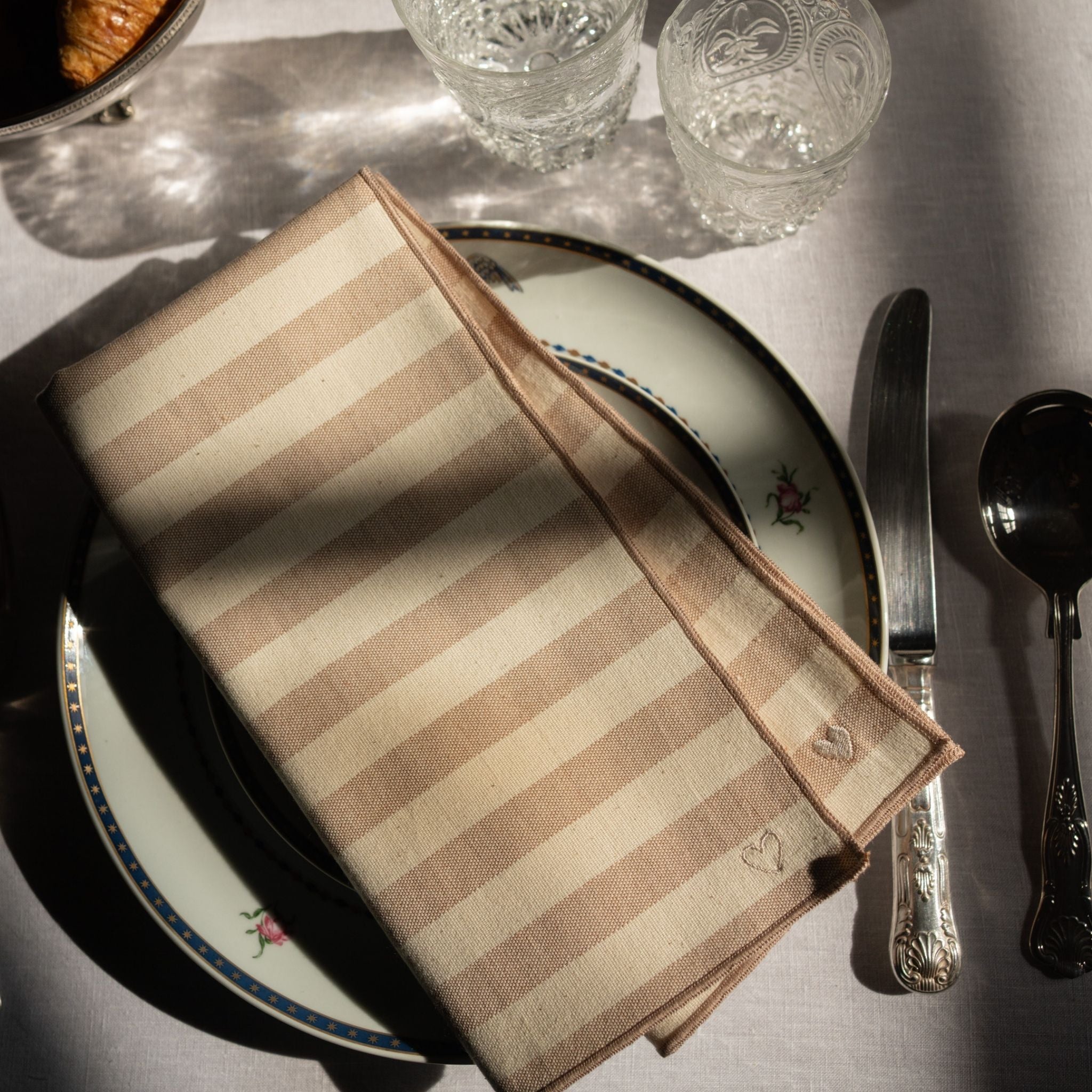 Serviettes Barra avec broderie en forme de cœur