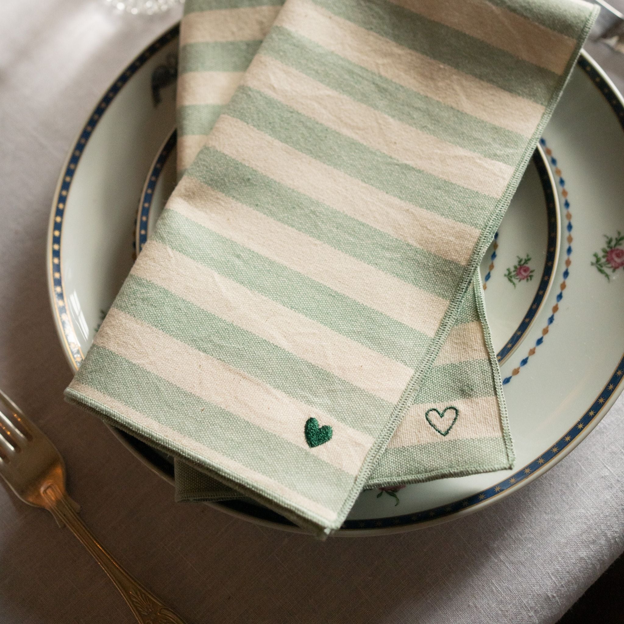 Serviettes Barra avec broderie en forme de cœur