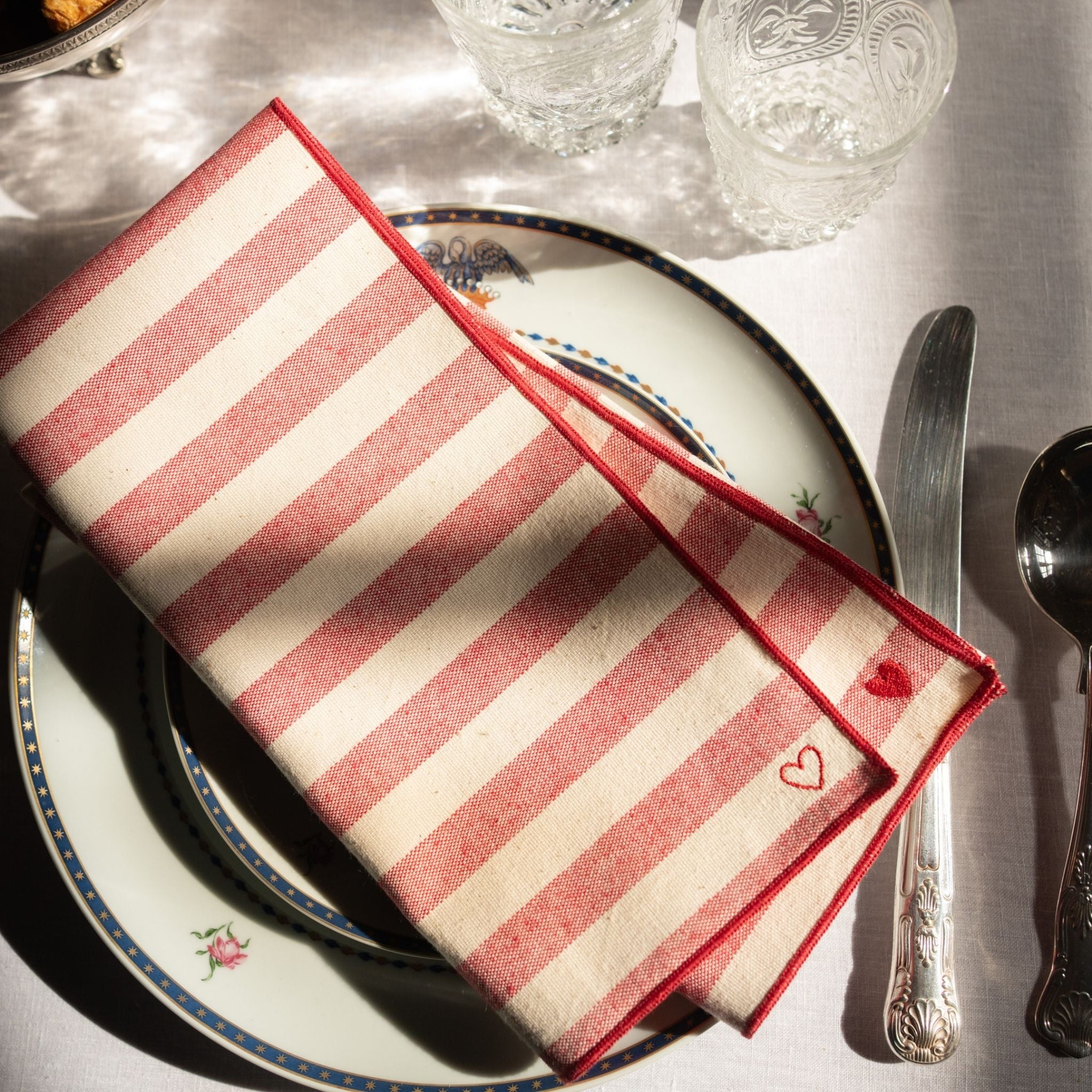 Serviettes Barra avec broderie en forme de cœur