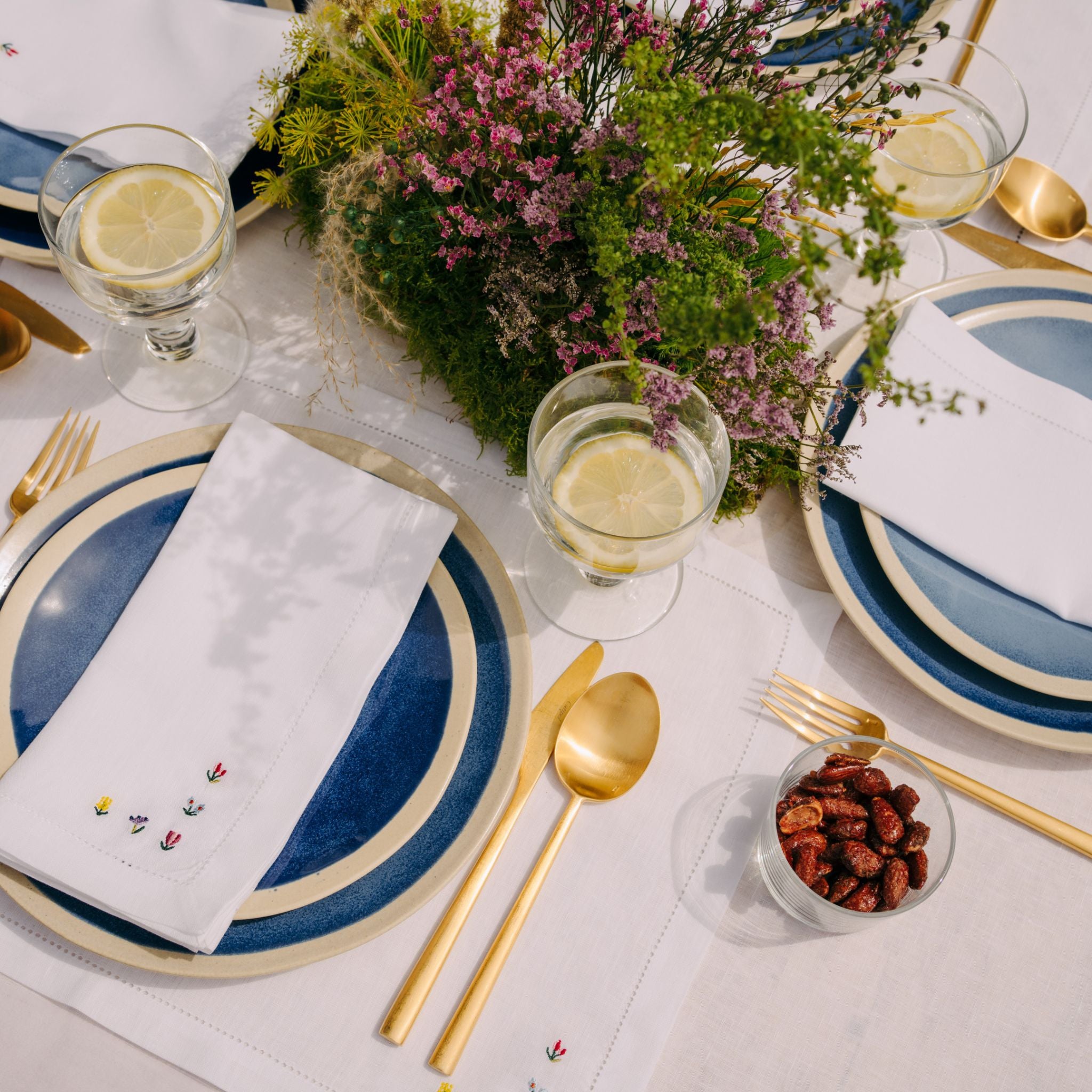 torres-novas-table-mafra-embroidery-flowers-napkin-white-lifestyle-4.jpg