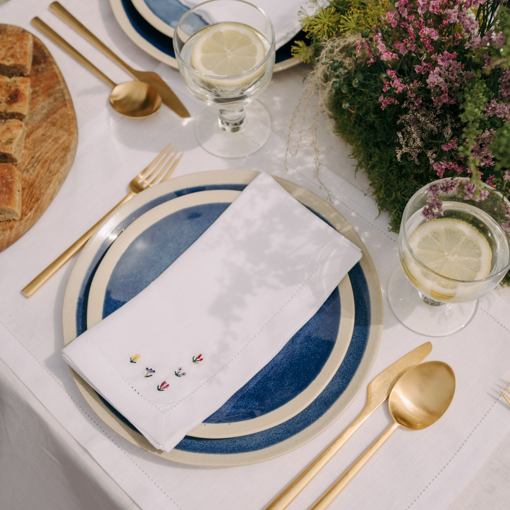 Serviettes et sets de table Mafra avec broderie florale
