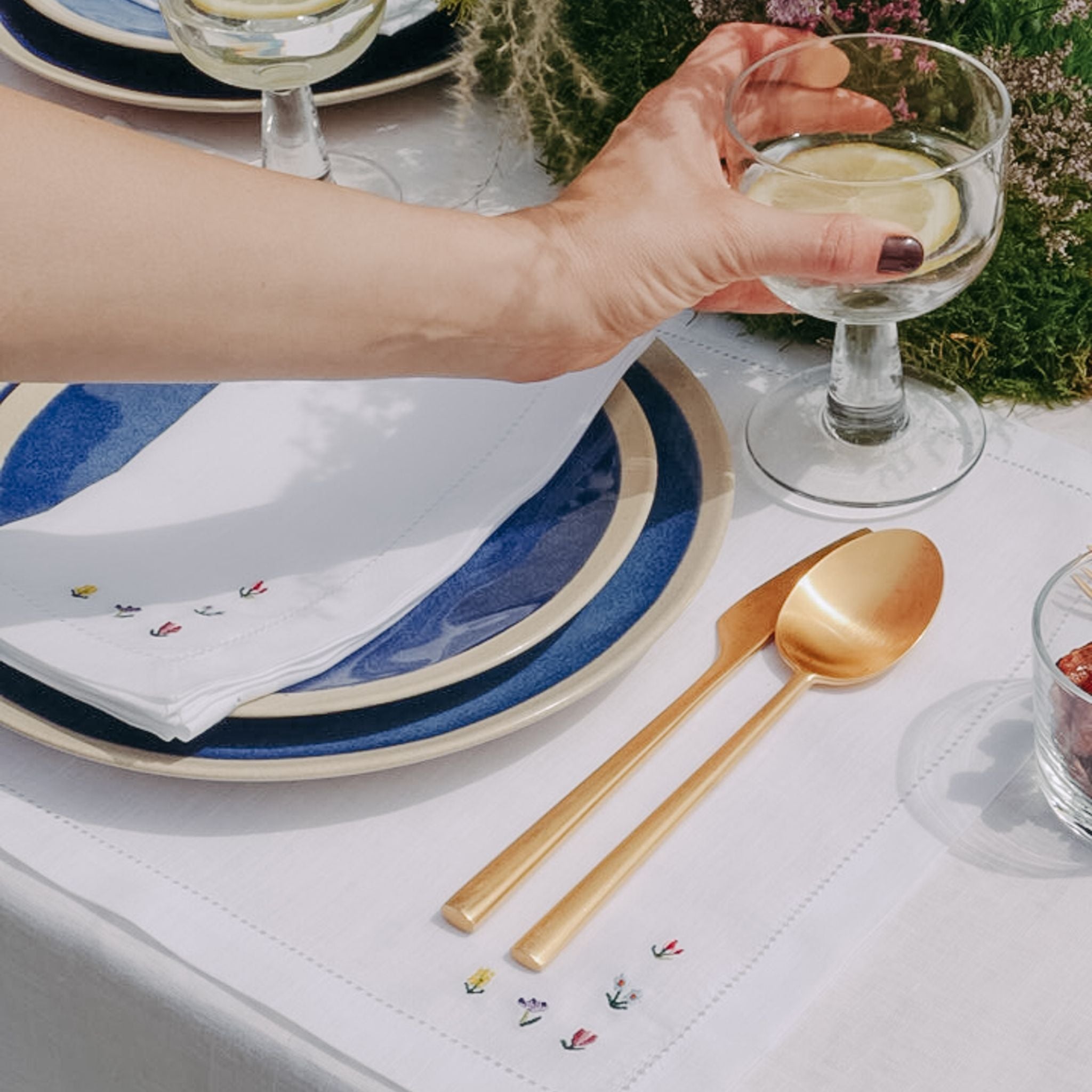 Serviettes et sets de table Mafra avec broderie florale