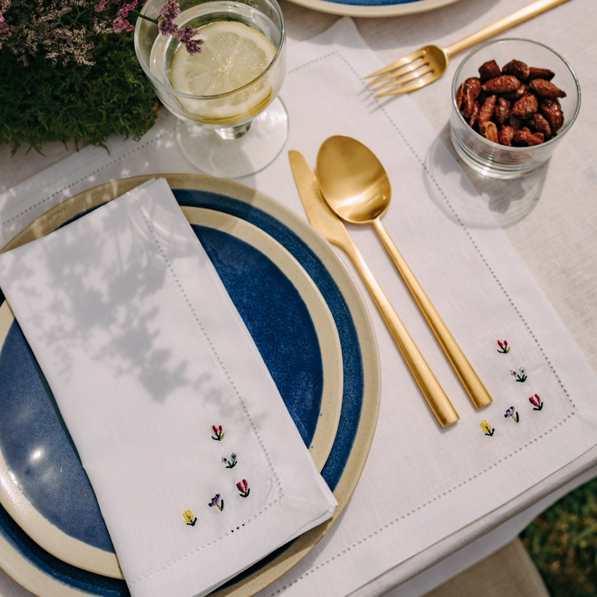 Serviettes et sets de table Mafra avec broderie florale