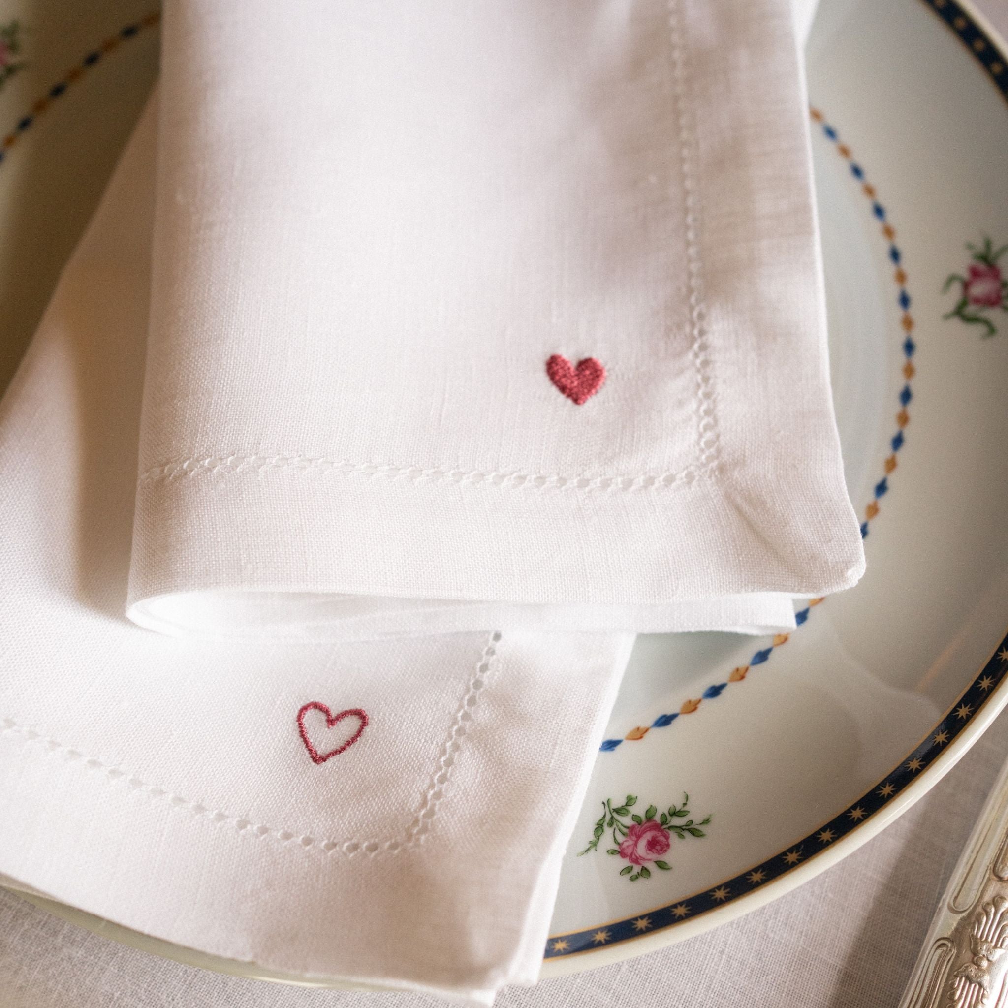 Serviettes de table Mafra avec broderie en forme de cœur
