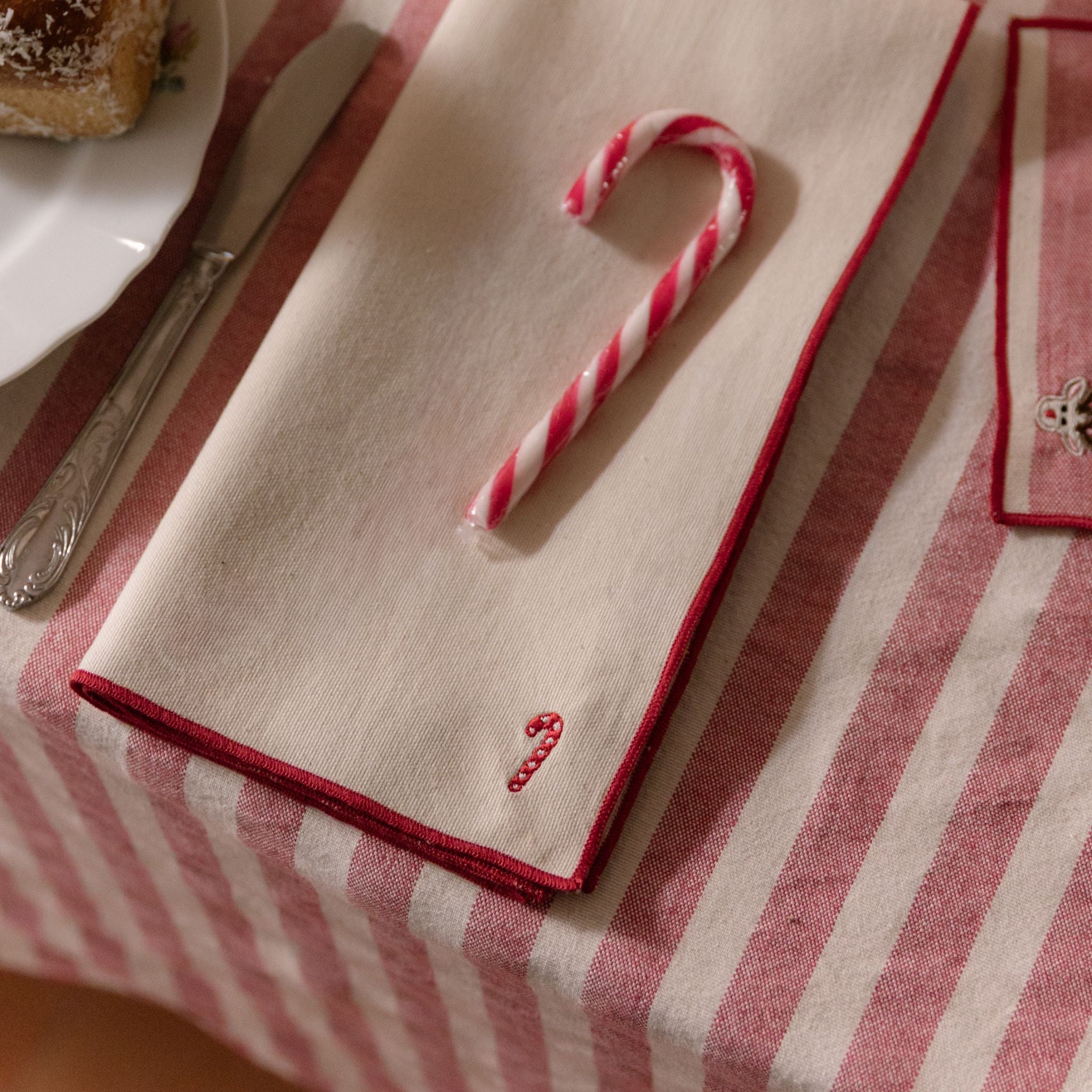 Ecru Nazaré napkins with small christmas embroidery