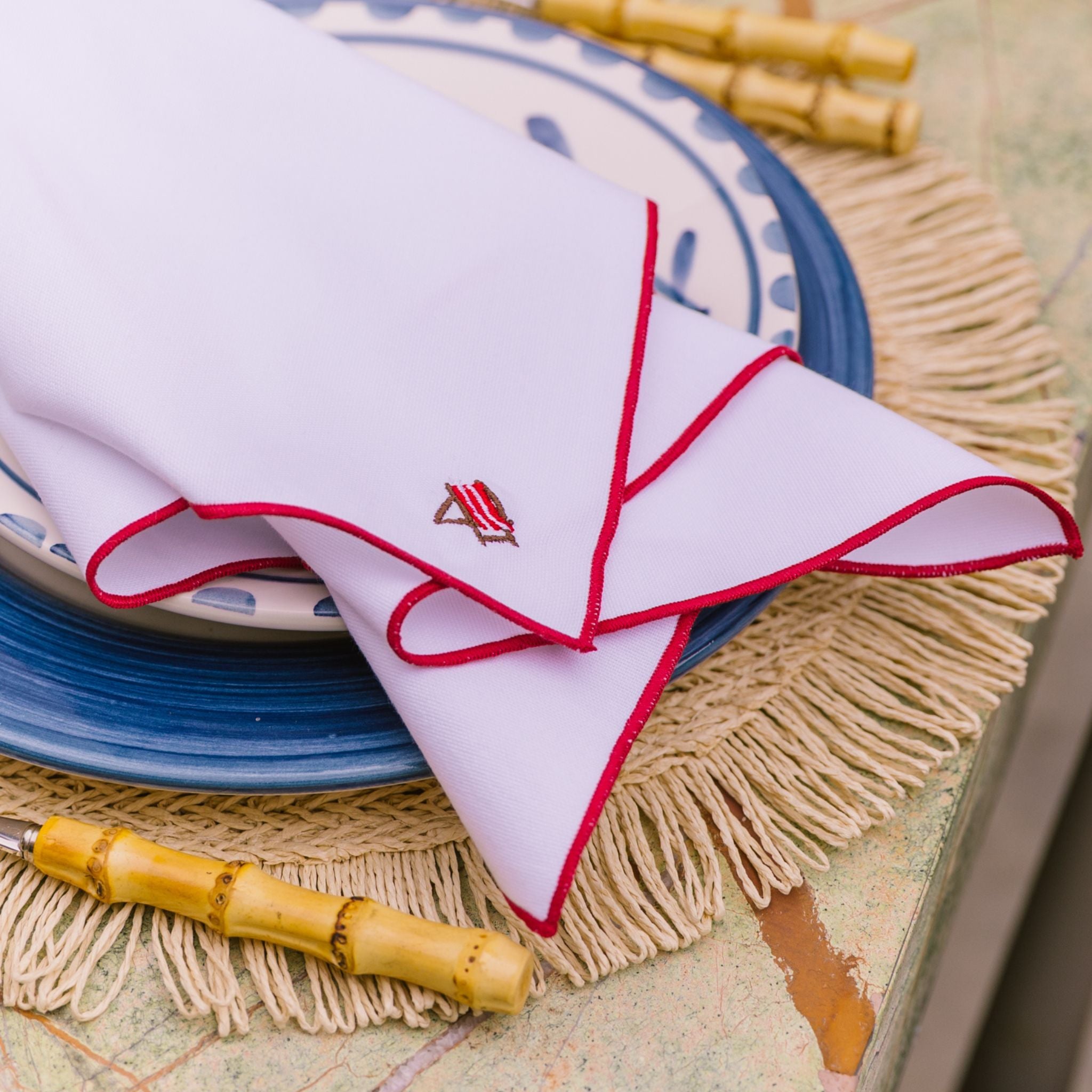 Serviettes de table Nazaré en blanc avec broderie d'été