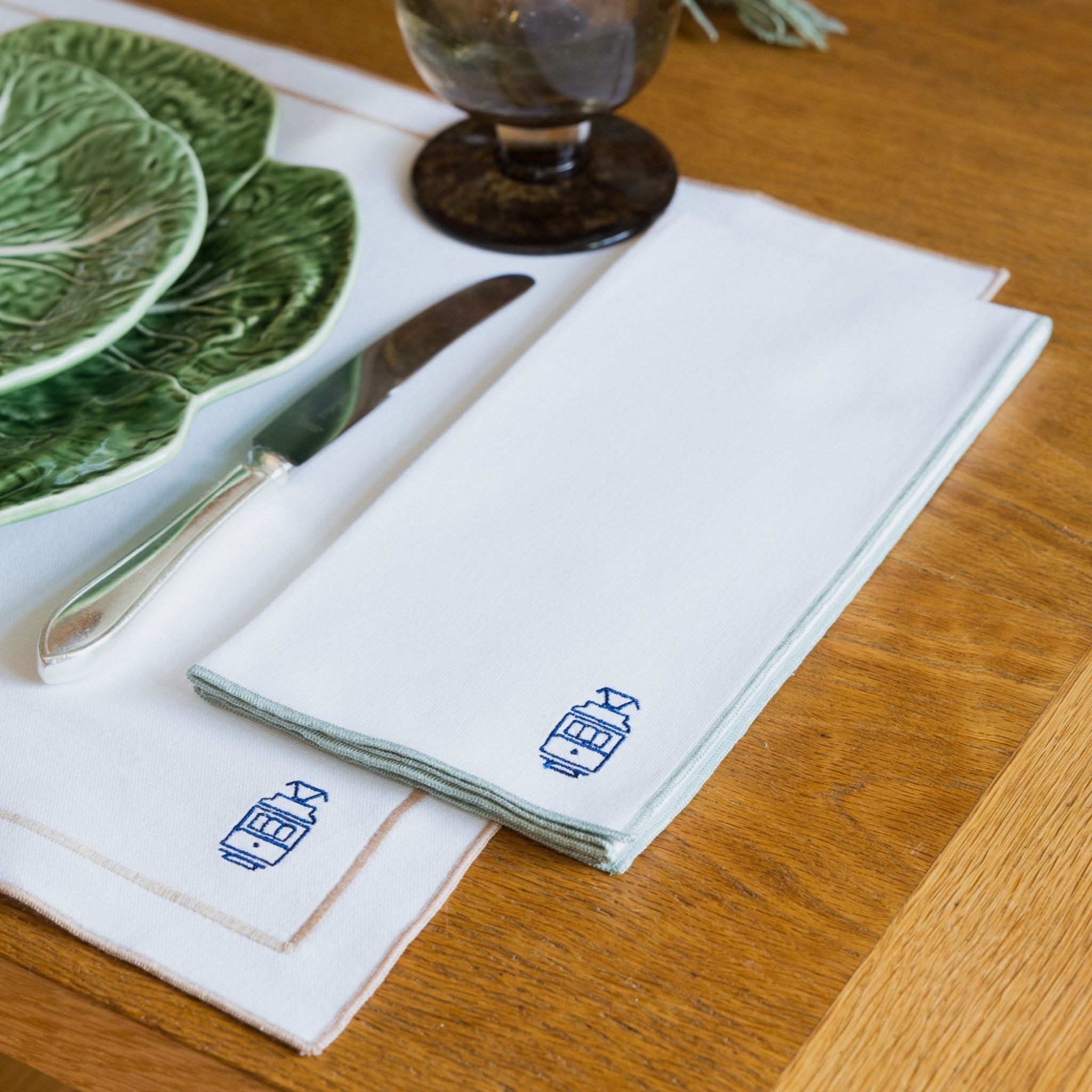 Nazaré white cotton table linen with embroidered Portugal-inspired motifs - Torres Novas