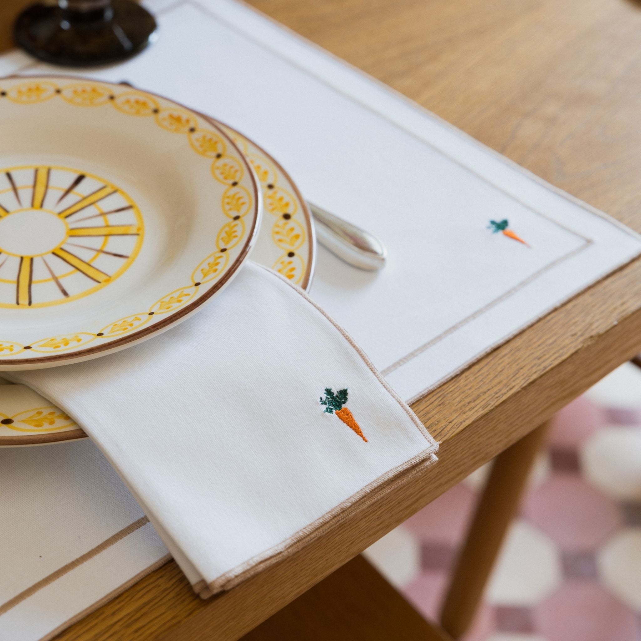 Nazaré white cotton table linen with embroidered Easter motifs - Torres Novas